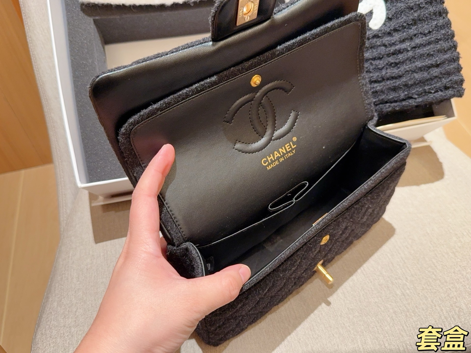 💰250 CHANEL香奈儿 超值套盒毛呢cf 香奈儿围巾+帽子 尺寸25&times;15 礼盒包装🎁