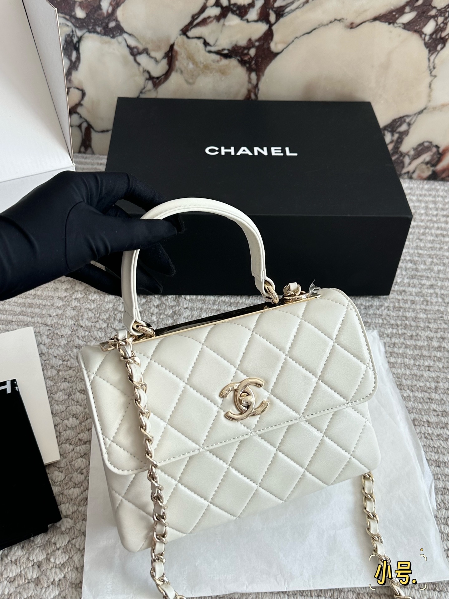 升级版💰190、160配盒 size：20*15cm （小号） 25*18cm (大号） 小香家 trendy cc 风琴包系列！ 上身后超显大气， 容量非常🉑️！ ⚠️经典黑色软糯又舒服！