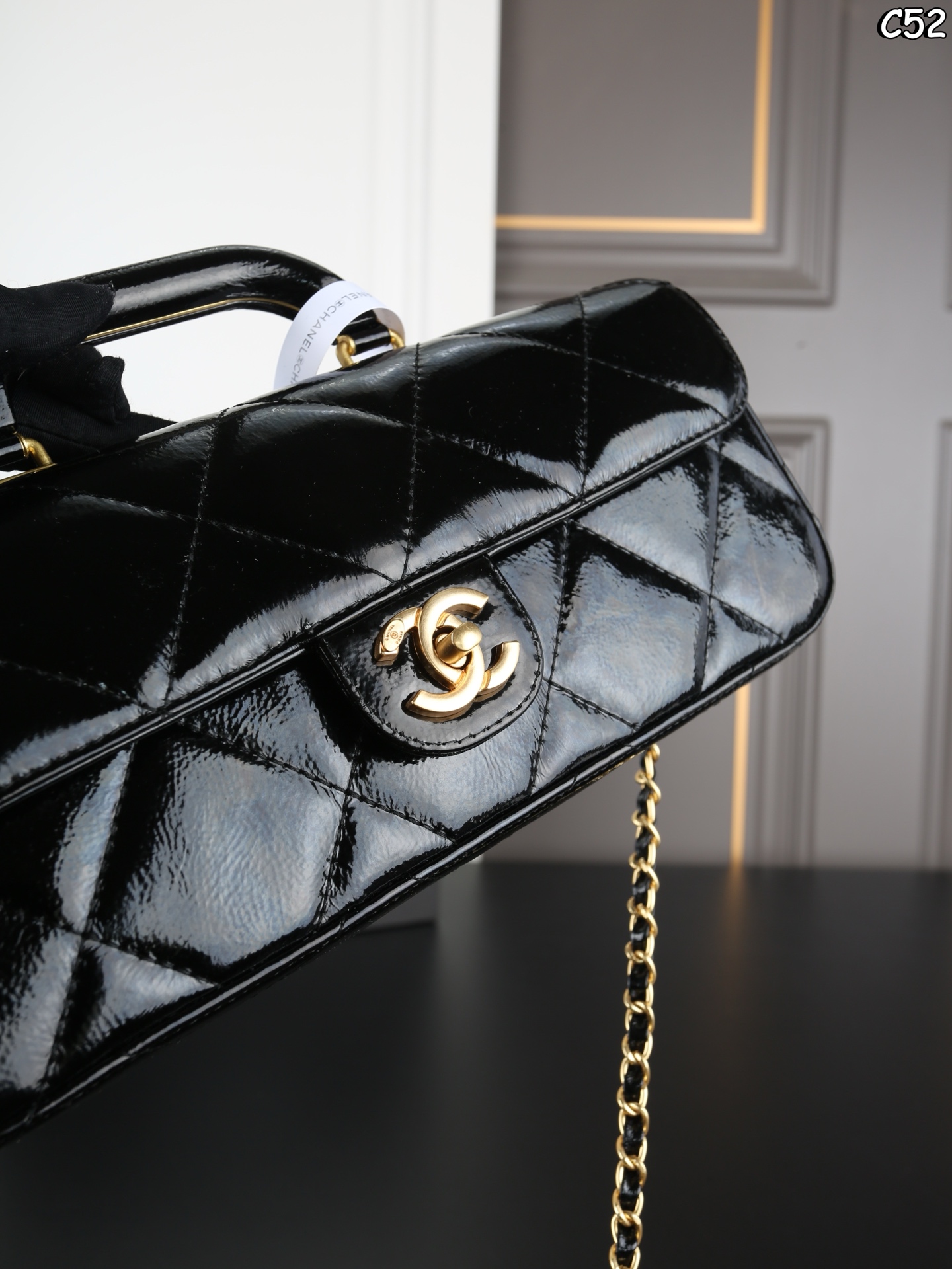 大P260 全套礼盒 小P250 全套礼盒 CHANEL香奈儿 25K 油蜡皮 法棍包 单肩手提包 链条包 高级迷人的质感💫 长度也玩得超大胆 香风的经典符号被重新唤醒 Lulu Tenney的清冷感完美驾驭 小香新款手柄法棍包~也太优雅高级 尺寸：31&times;12/19&times;12