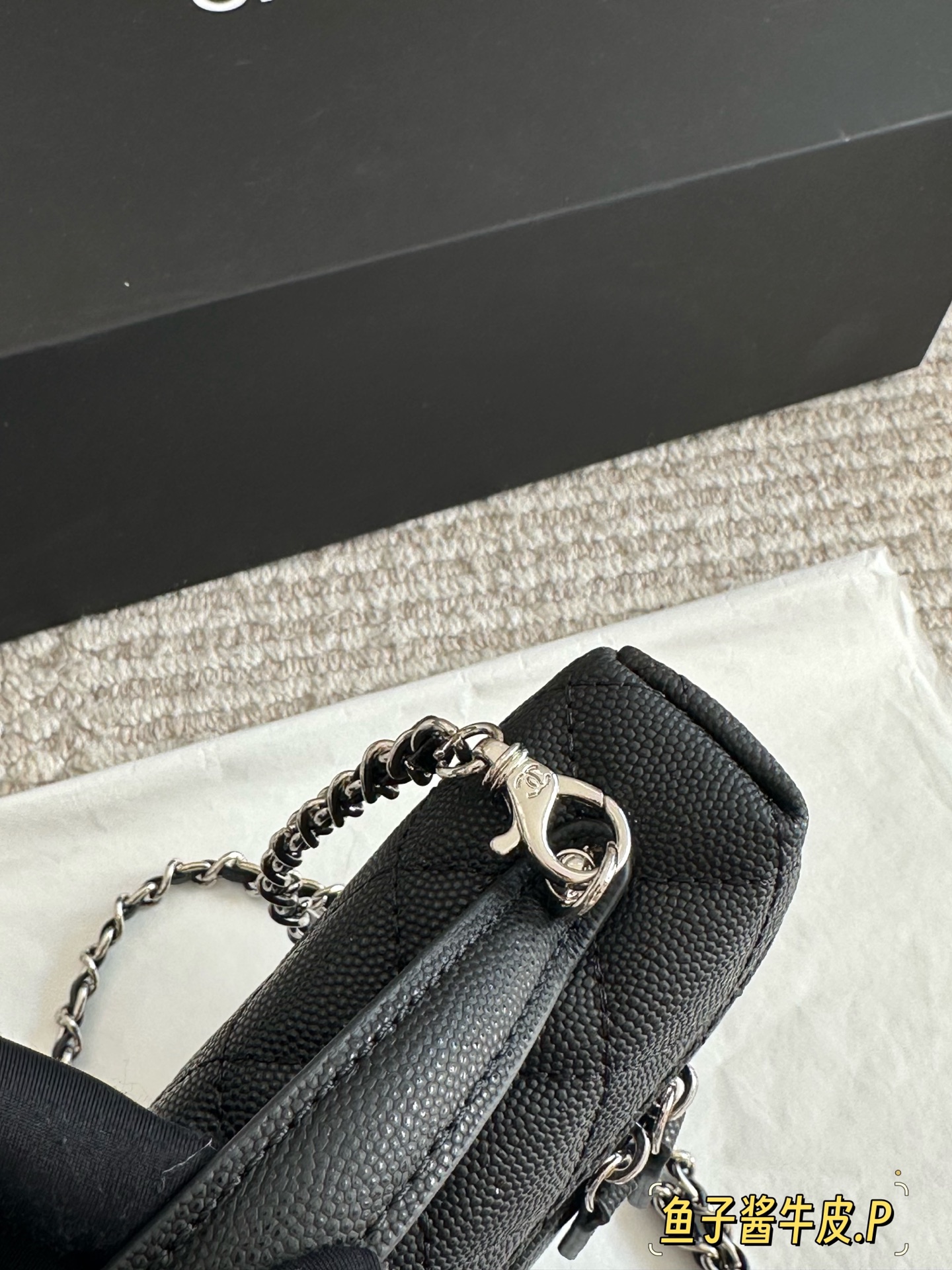 p200 原版牛皮 一Chanel 25c爆款Ip盒子包 运气超级好~ 包型是lp39的大小非常精致可爱这一季最难买的款产量极少19cm 折叠盒