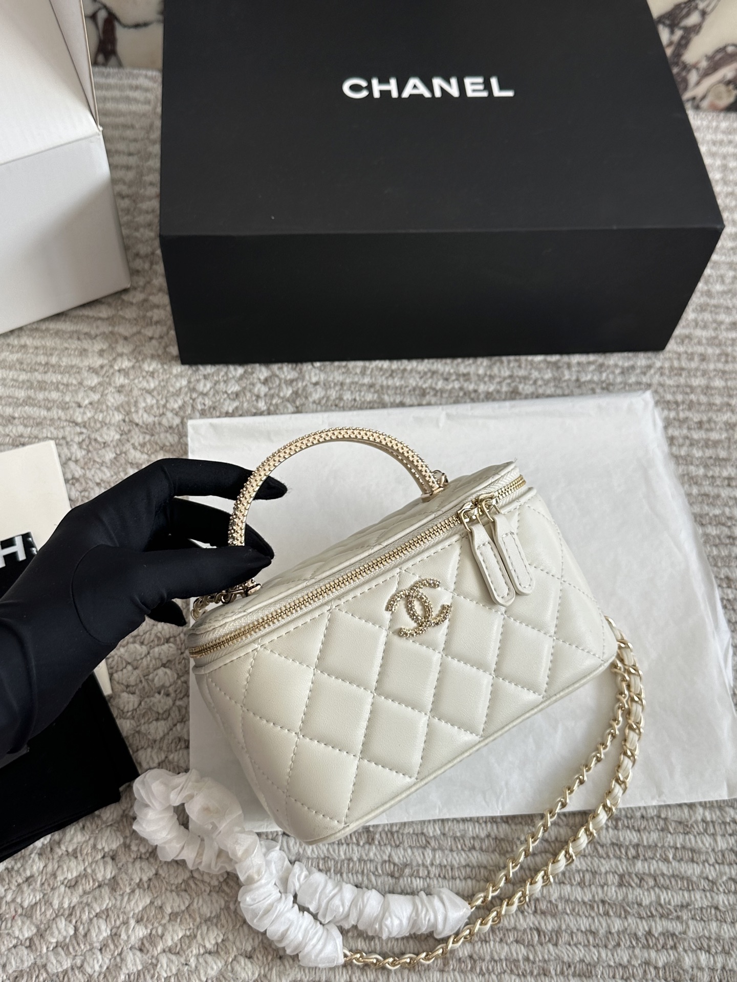 Chanel香奈儿p180 chanel香奈儿亮面金标菱格纹羊皮手柄长盒子包手提单肩斜挎包不含镜子31开 全新附身份卡/防尘袋送礼首选市 折叠盒包装