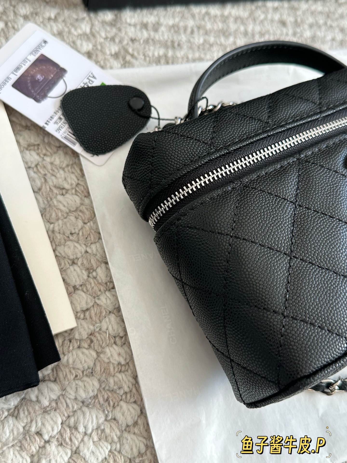 p200 原版牛皮 一Chanel 25c爆款Ip盒子包 运气超级好~ 包型是lp39的大小非常精致可爱这一季最难买的款产量极少19cm 折叠盒