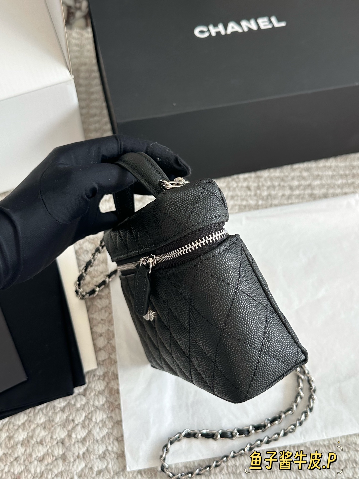 p200 原版牛皮 一Chanel 25c爆款Ip盒子包 运气超级好~ 包型是lp39的大小非常精致可爱这一季最难买的款产量极少19cm 折叠盒