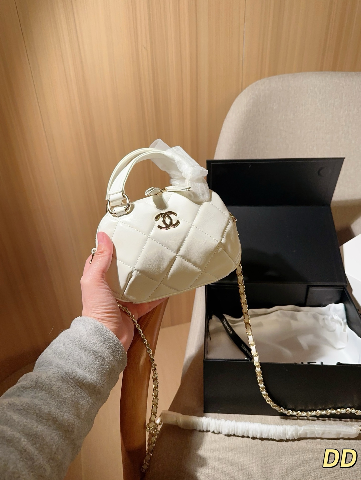 💰155 Chanel香奈儿 新品25N滑雪🏂🏻系列 迷你保龄球包～ 尺寸18&times;14&times;5 礼盒包装🎁