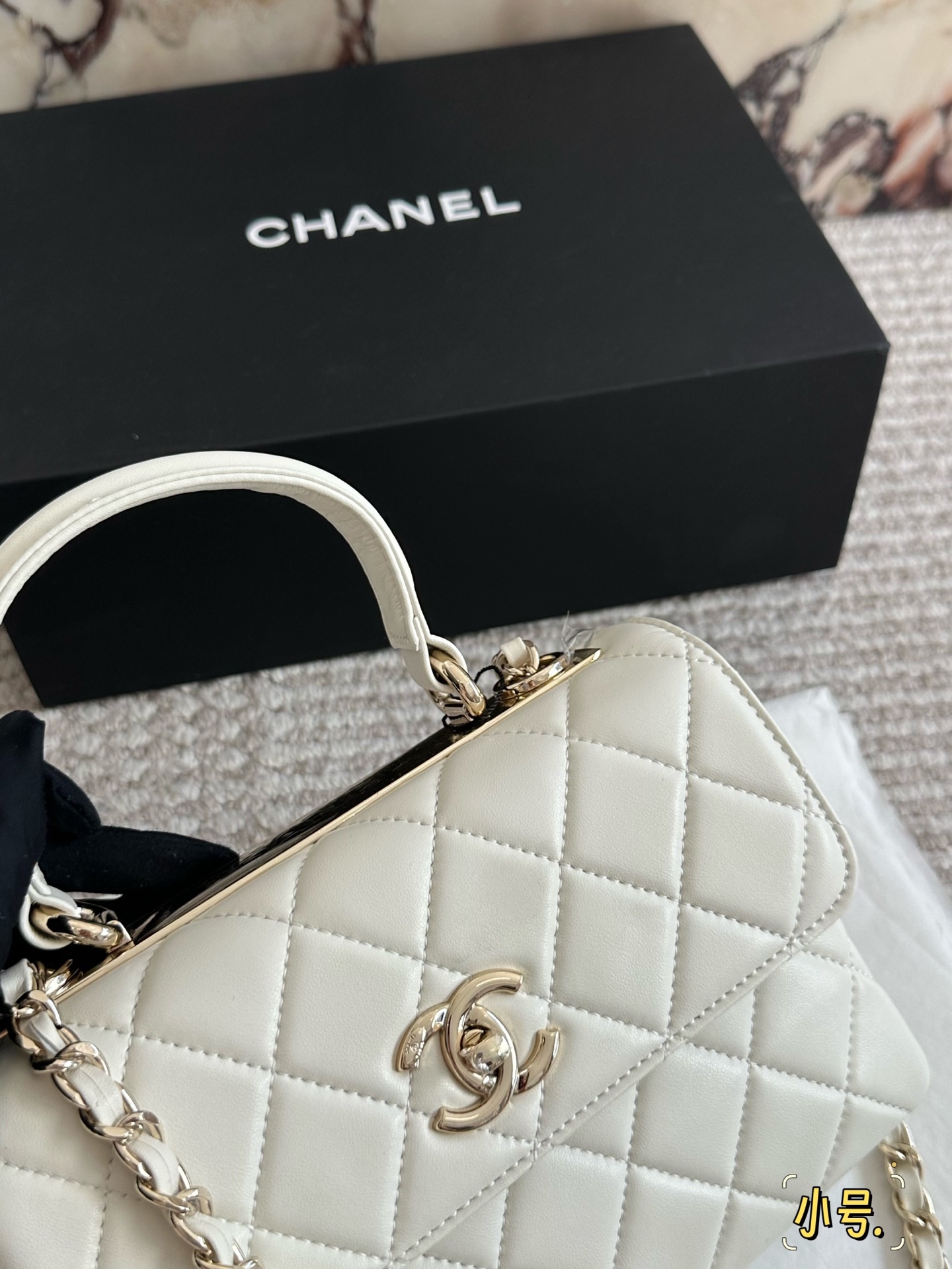 升级版💰190、160配盒 size：20*15cm （小号） 25*18cm (大号） 小香家 trendy cc 风琴包系列！ 上身后超显大气， 容量非常🉑️！ ⚠️经典黑色软糯又舒服！