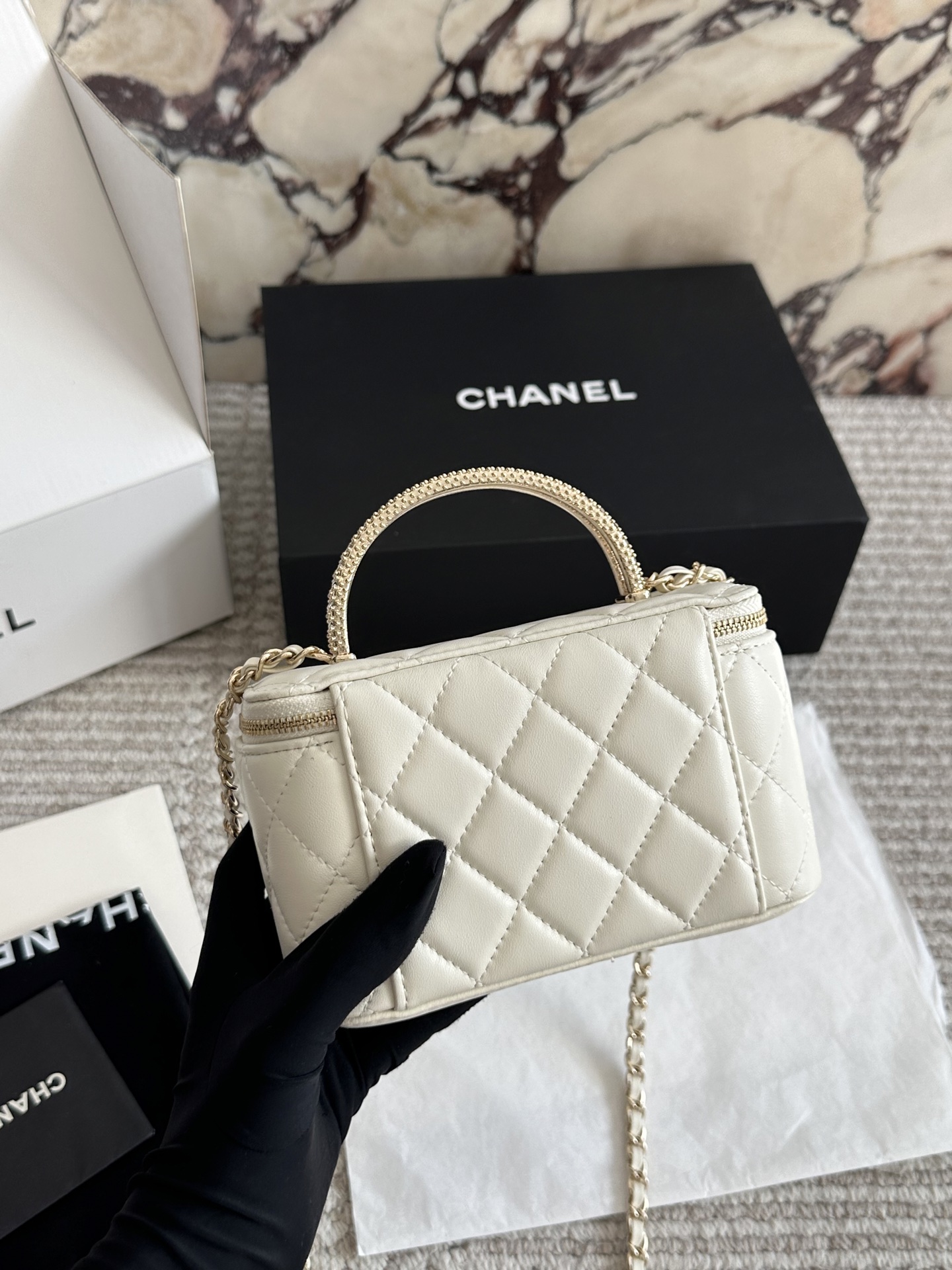 Chanel香奈儿p180 chanel香奈儿亮面金标菱格纹羊皮手柄长盒子包手提单肩斜挎包不含镜子31开 全新附身份卡/防尘袋送礼首选市 折叠盒包装