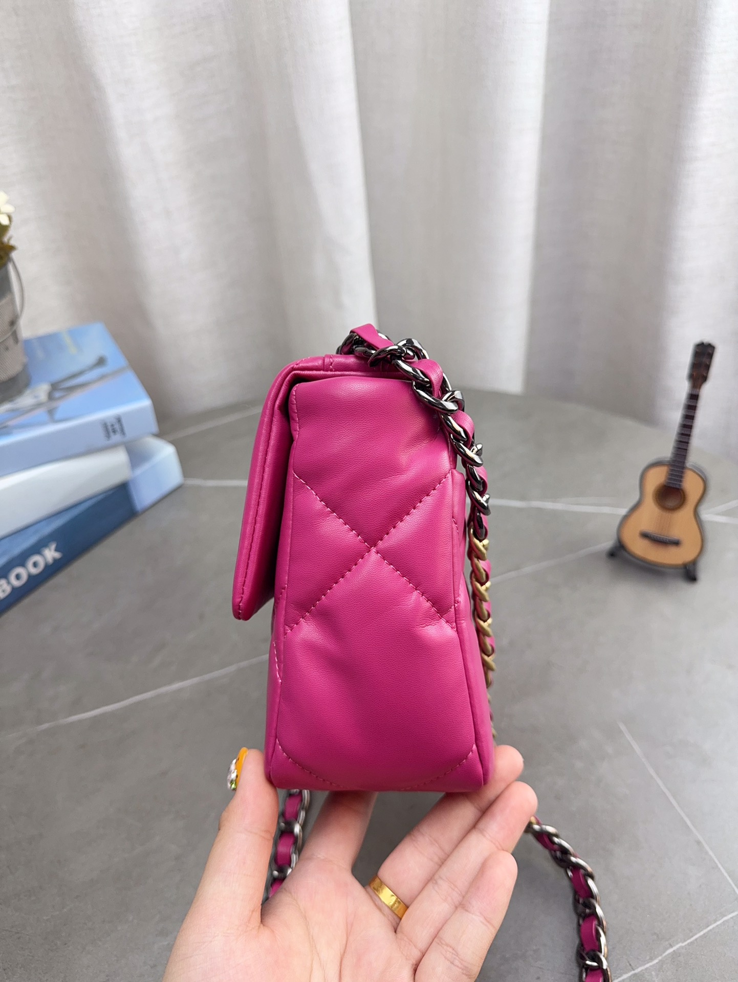 配折叠盒飞机盒 香奈儿19bag 性价比做到最优 皮料再次升级 质感高级&hellip;。 尺寸28*17cm p160