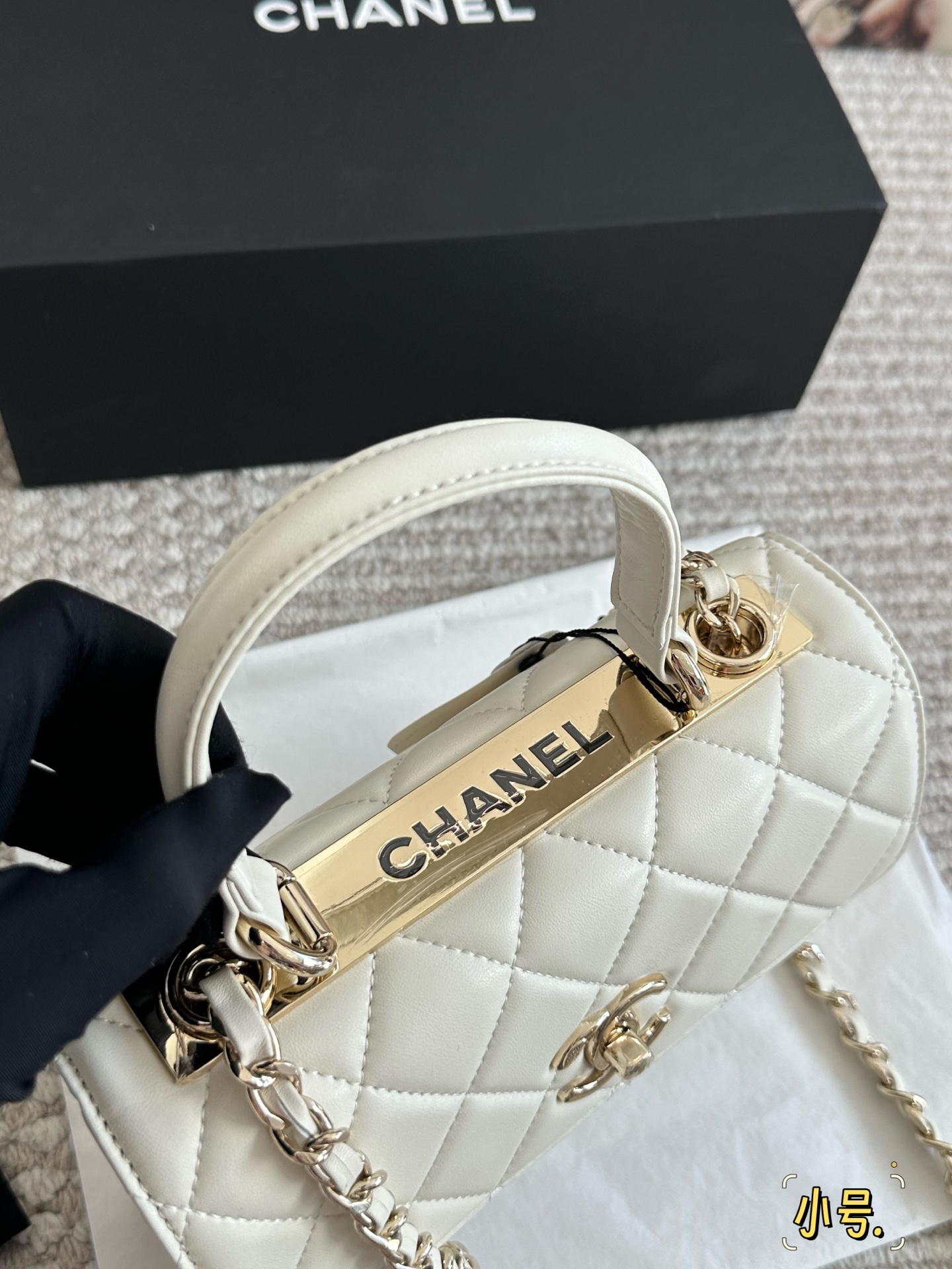 升级版💰190、160配盒 size：20*15cm （小号） 25*18cm (大号） 小香家 trendy cc 风琴包系列！ 上身后超显大气， 容量非常🉑️！ ⚠️经典黑色软糯又舒服！