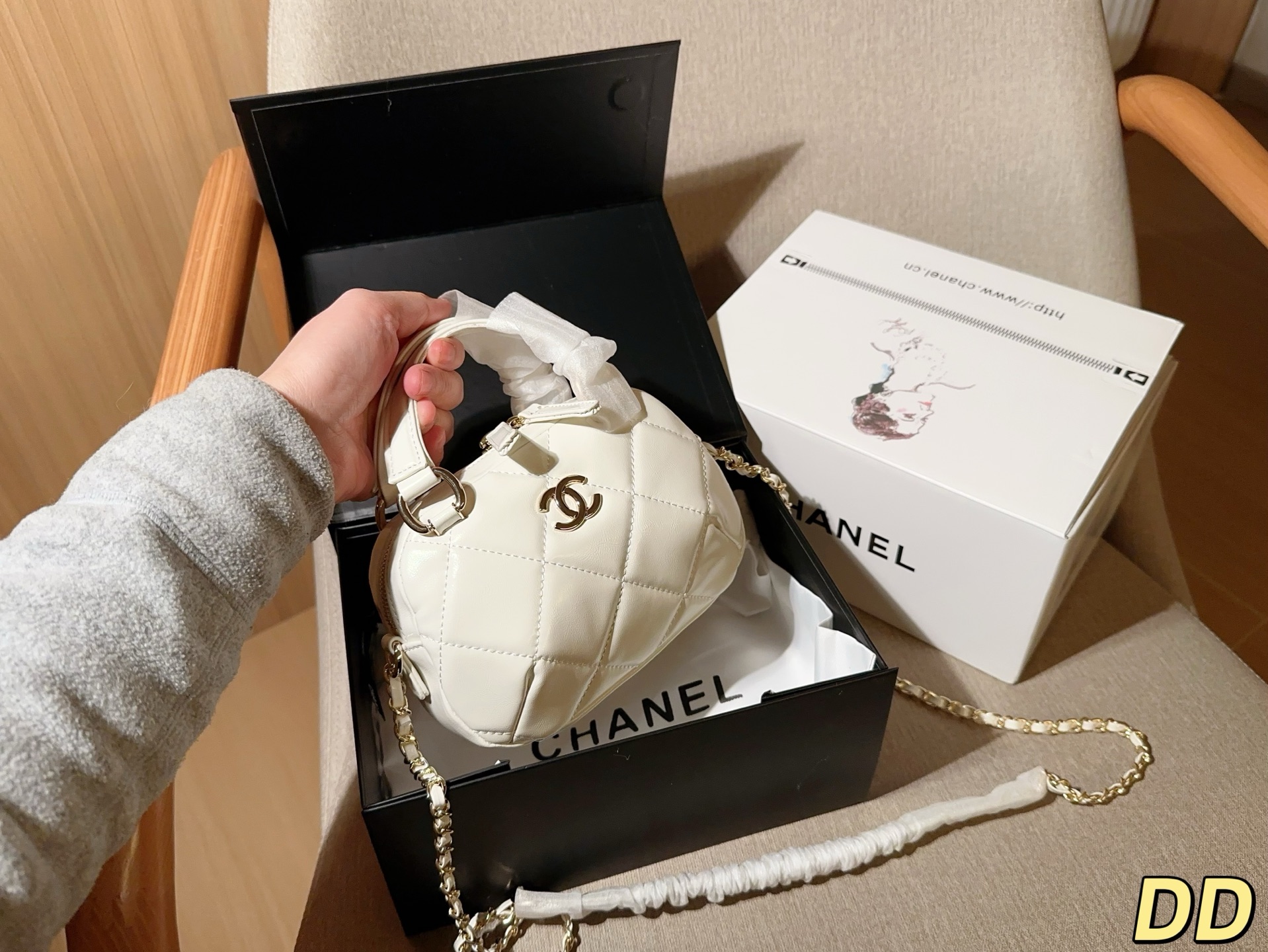 💰155 Chanel香奈儿 新品25N滑雪🏂🏻系列 迷你保龄球包～ 尺寸18&times;14&times;5 礼盒包装🎁