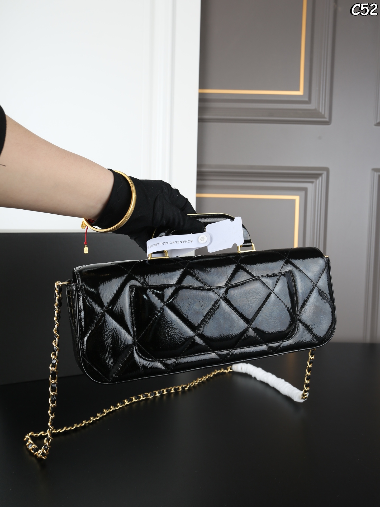 大P260 全套礼盒 小P250 全套礼盒 CHANEL香奈儿 25K 油蜡皮 法棍包 单肩手提包 链条包 高级迷人的质感💫 长度也玩得超大胆 香风的经典符号被重新唤醒 Lulu Tenney的清冷感完美驾驭 小香新款手柄法棍包~也太优雅高级 尺寸：31&times;12/19&times;12