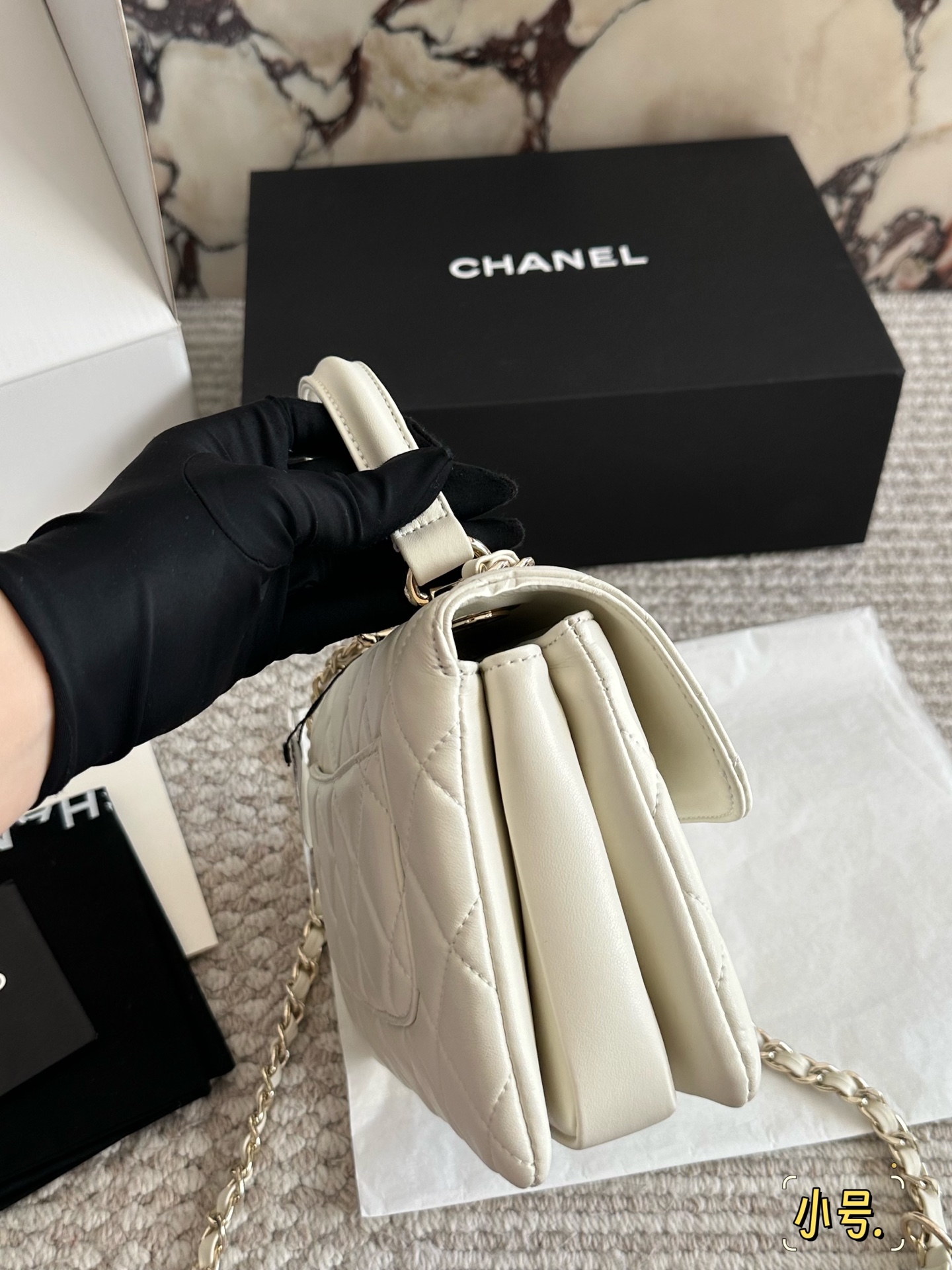 升级版💰190、160配盒 size：20*15cm （小号） 25*18cm (大号） 小香家 trendy cc 风琴包系列！ 上身后超显大气， 容量非常🉑️！ ⚠️经典黑色软糯又舒服！