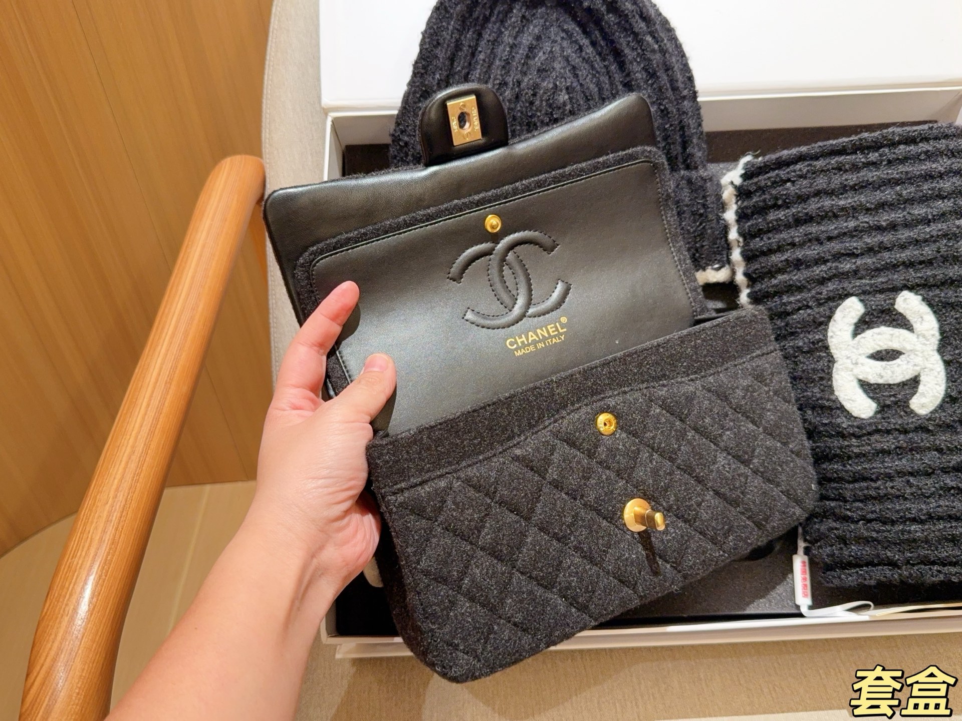 💰250 CHANEL香奈儿 超值套盒毛呢cf 香奈儿围巾+帽子 尺寸25&times;15 礼盒包装🎁