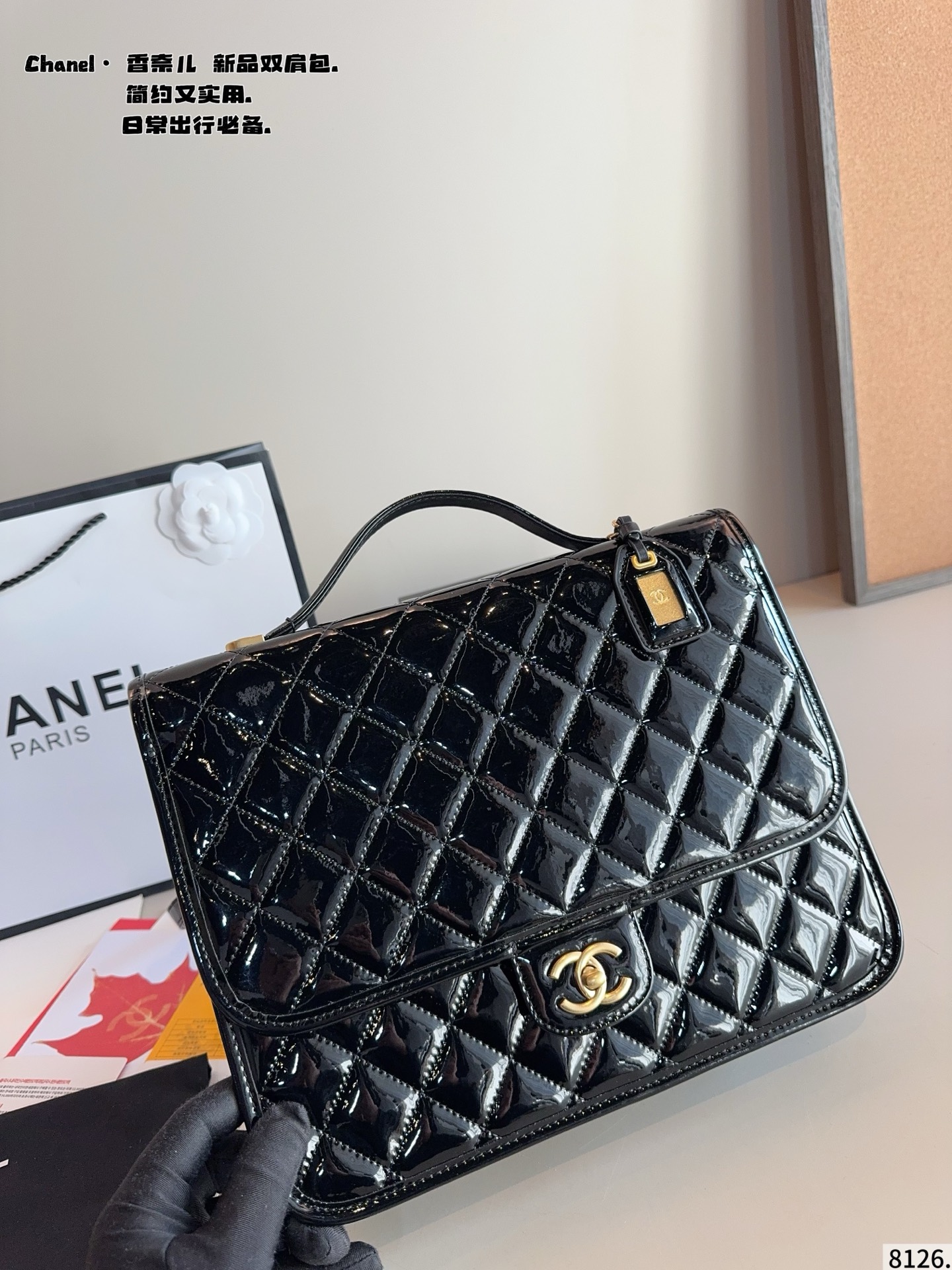 p215配礼盒🎁. 香奈儿CHANEL 新品邮差双肩包 简直无法拒绝 超显气质 高级感十足 集美必入款 尺寸：30*8*25cm