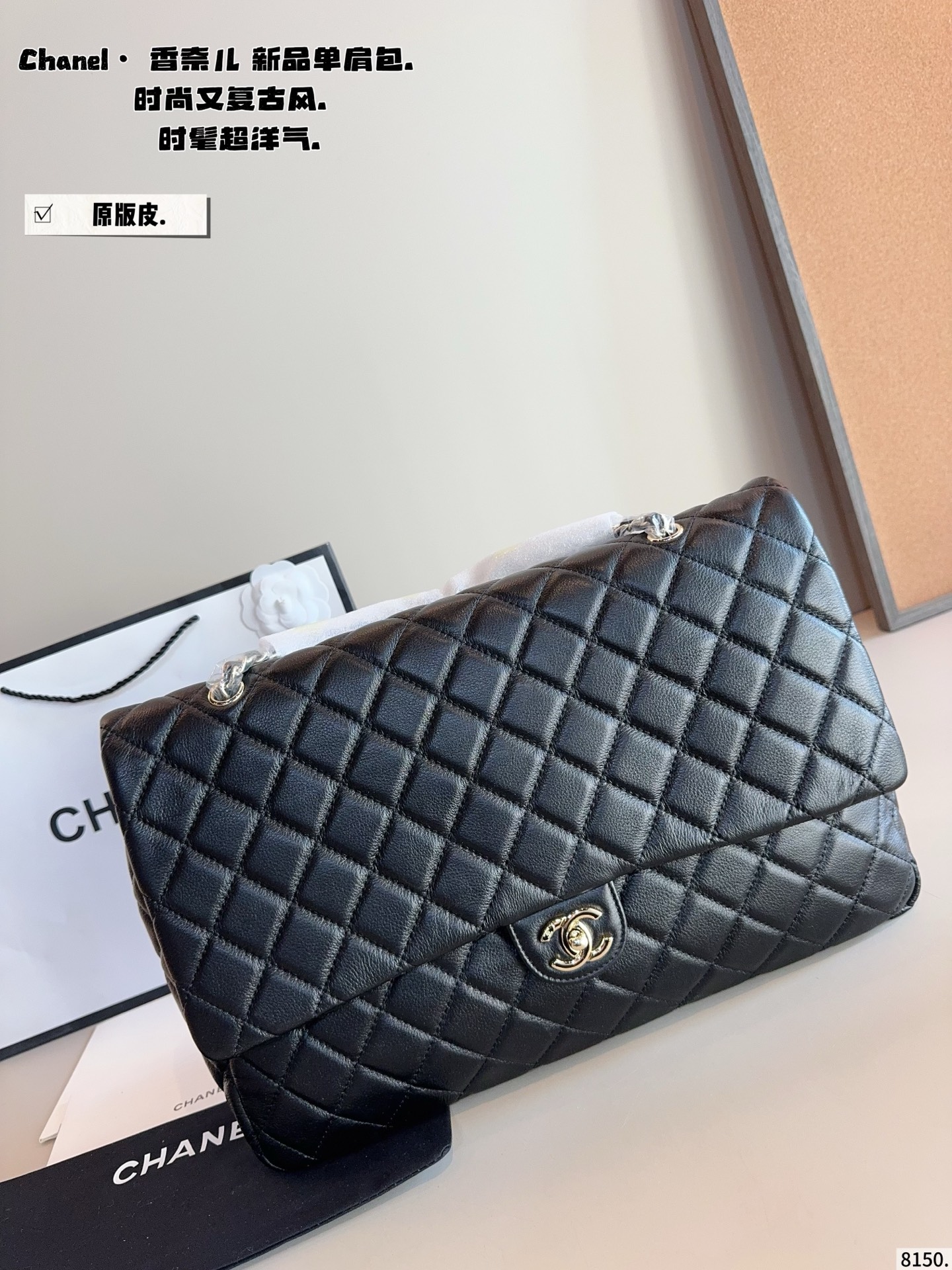 p310 香奈儿外缝线 机场包.好喜欢这种手工缝制感 菱格交错的缝线， 织于柔软的CF表面， 手工痕迹更凸显， 也保留了香奈儿标志元素， 越用越有味道，越旧越有味道尺寸/39*11*27cm