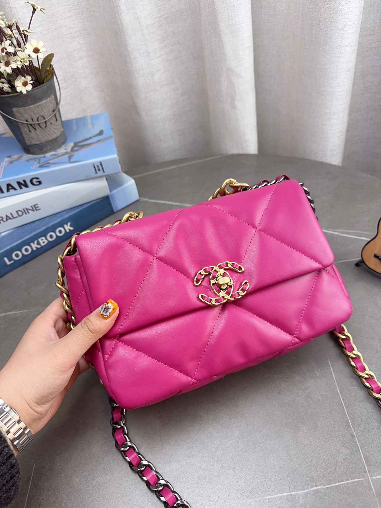 配折叠盒飞机盒 香奈儿19bag 性价比做到最优 皮料再次升级 质感高级&hellip;。 尺寸28*17cm p160