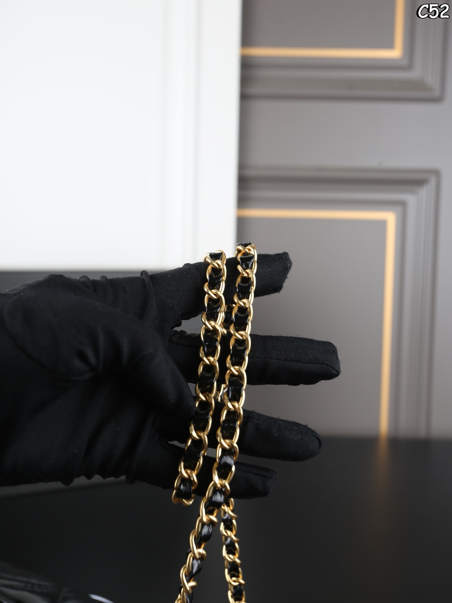 大P260 全套礼盒 小P250 全套礼盒 CHANEL香奈儿 25K 油蜡皮 法棍包 单肩手提包 链条包 高级迷人的质感💫 长度也玩得超大胆 香风的经典符号被重新唤醒 Lulu Tenney的清冷感完美驾驭 小香新款手柄法棍包~也太优雅高级 尺寸：31&times;12/19&times;12