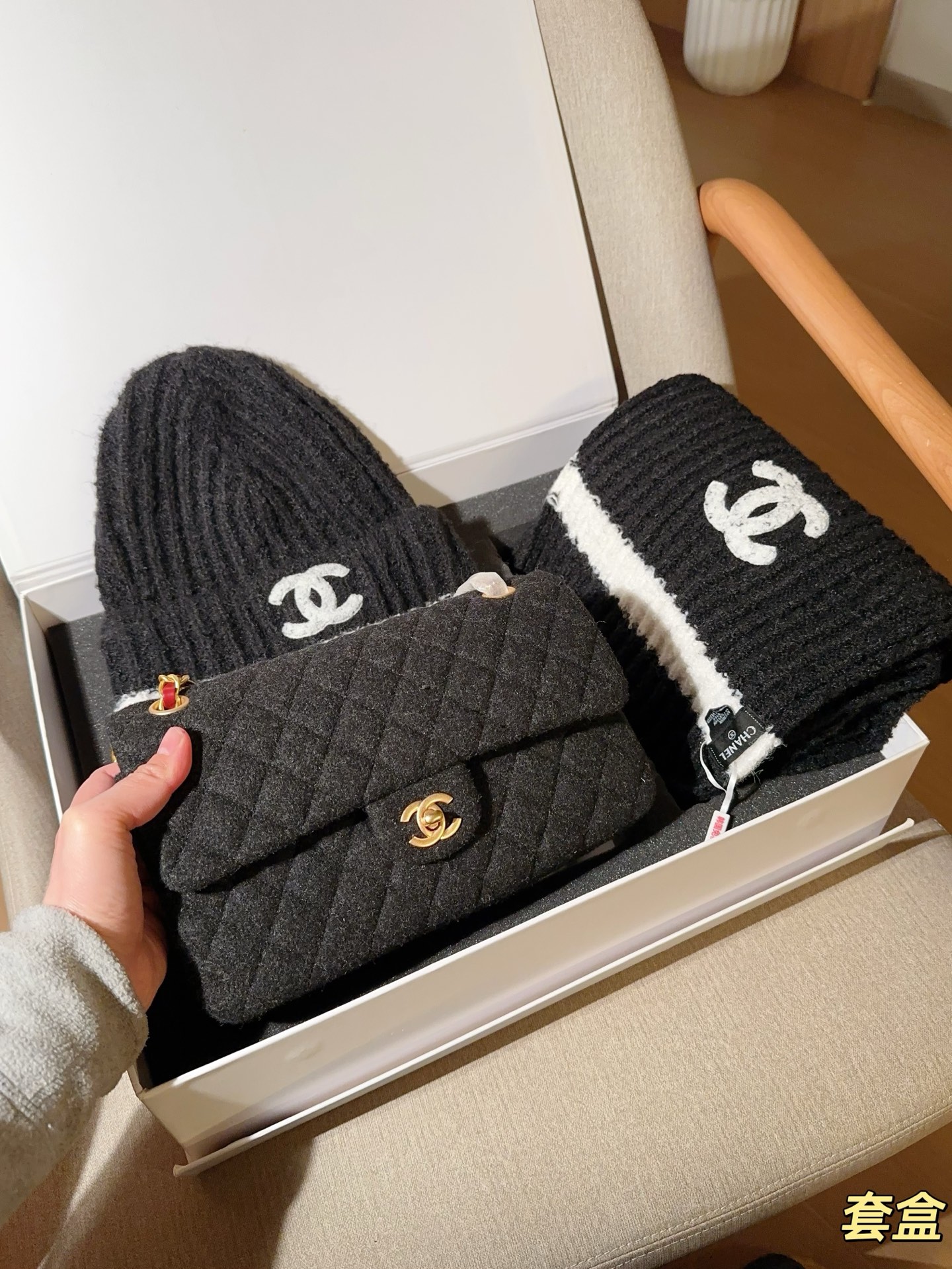 💰250 CHANEL香奈儿 超值套盒毛呢cf 香奈儿围巾+帽子 尺寸25&times;15 礼盒包装🎁