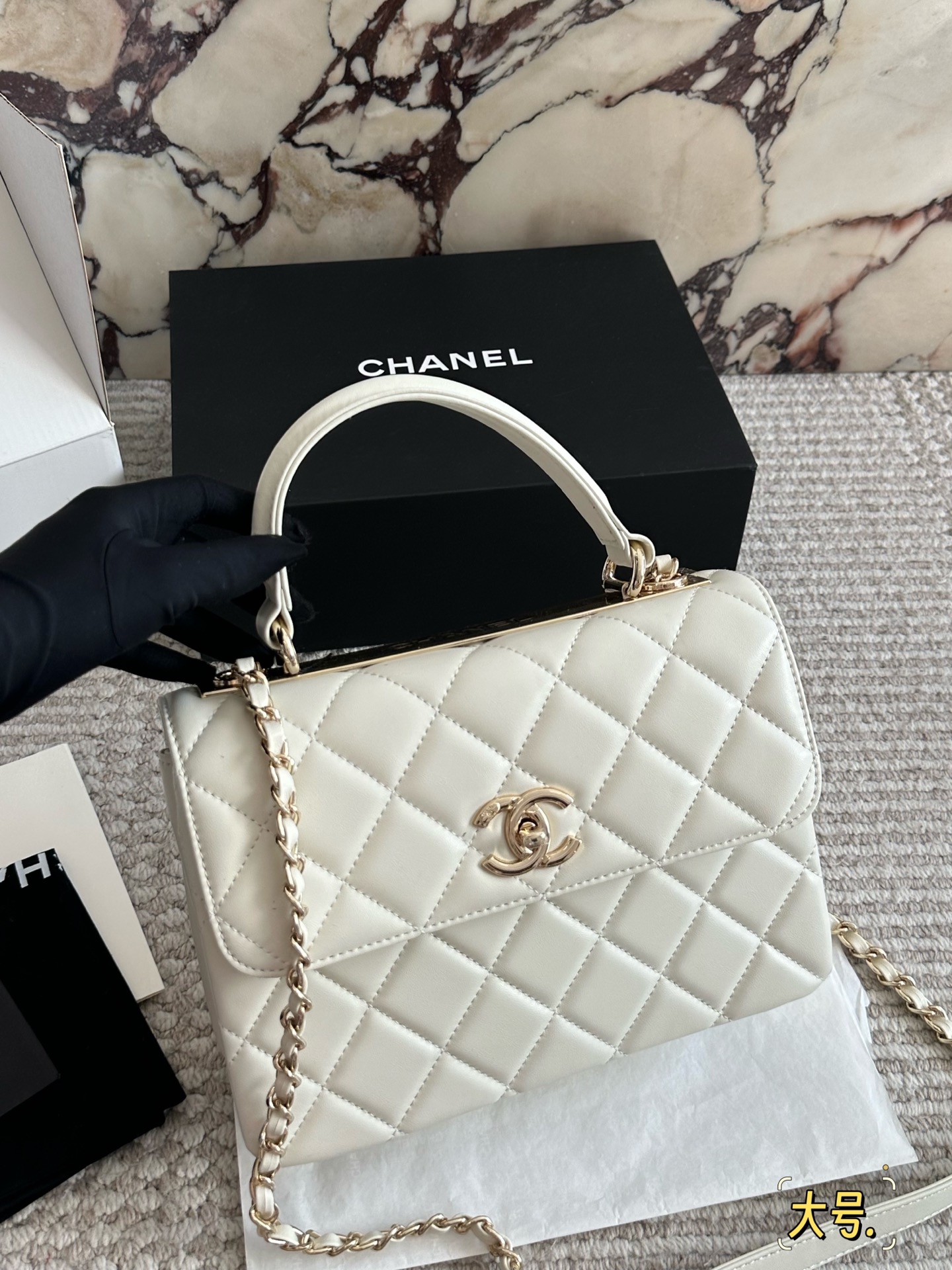 升级版💰190、160配盒 size：20*15cm （小号） 25*18cm (大号） 小香家 trendy cc 风琴包系列！ 上身后超显大气， 容量非常🉑️！ ⚠️经典黑色软糯又舒服！