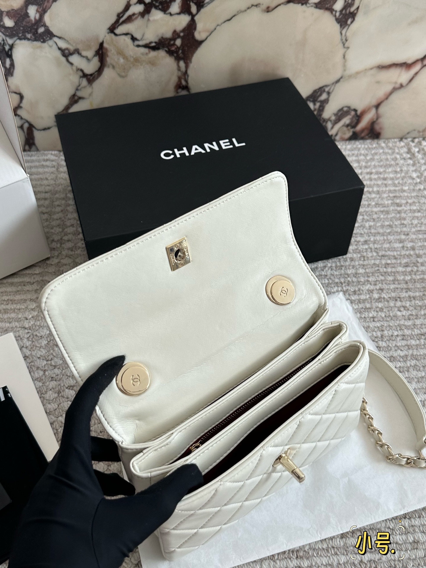 升级版💰190、160配盒 size：20*15cm （小号） 25*18cm (大号） 小香家 trendy cc 风琴包系列！ 上身后超显大气， 容量非常🉑️！ ⚠️经典黑色软糯又舒服！