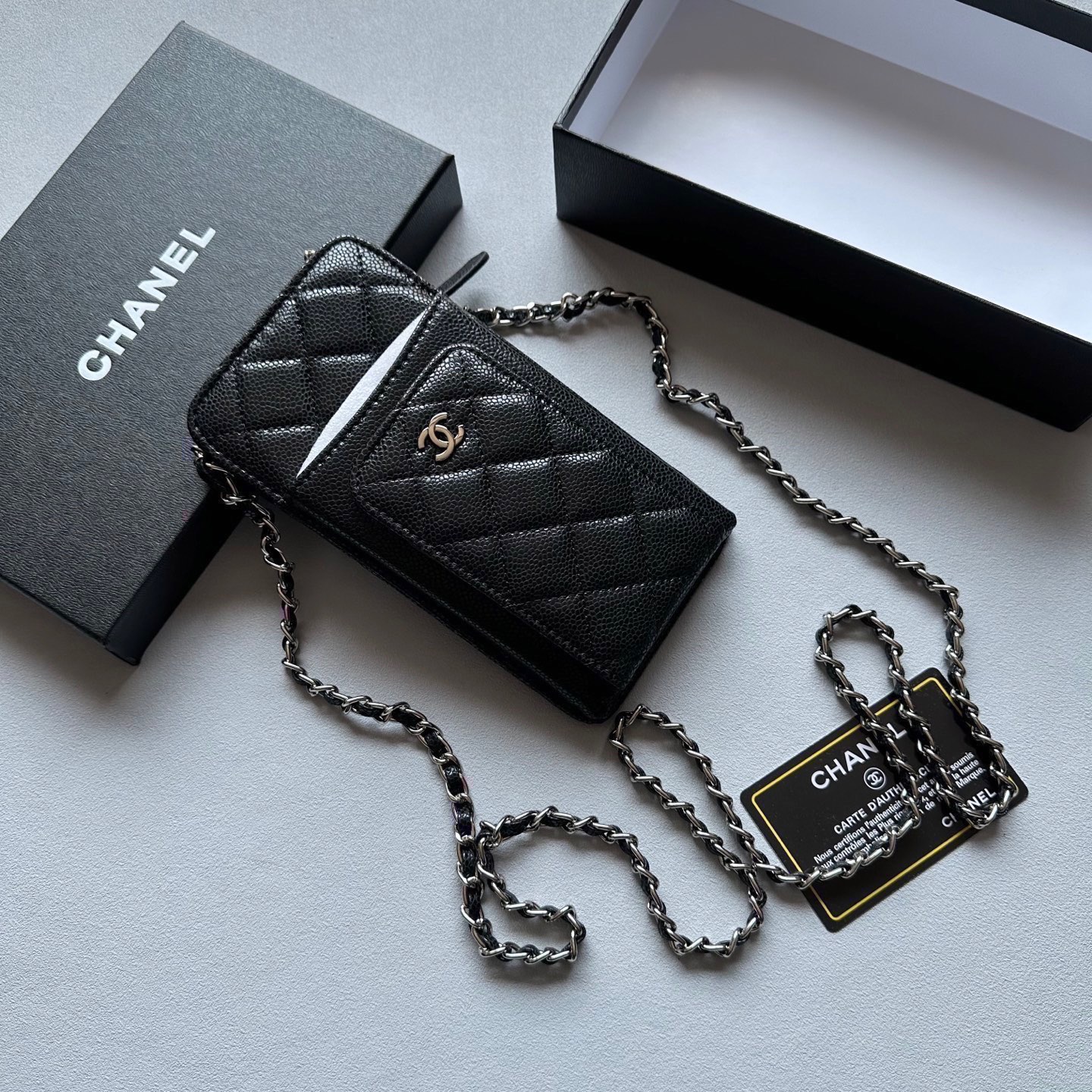 P120🎀🎀颜色 黑羊金 黑羊银🎀尺寸 18x11🎀香奈儿多功能手机包 可肩背专柜品质羊皮绣花 海外订制五金 做工油边精湛