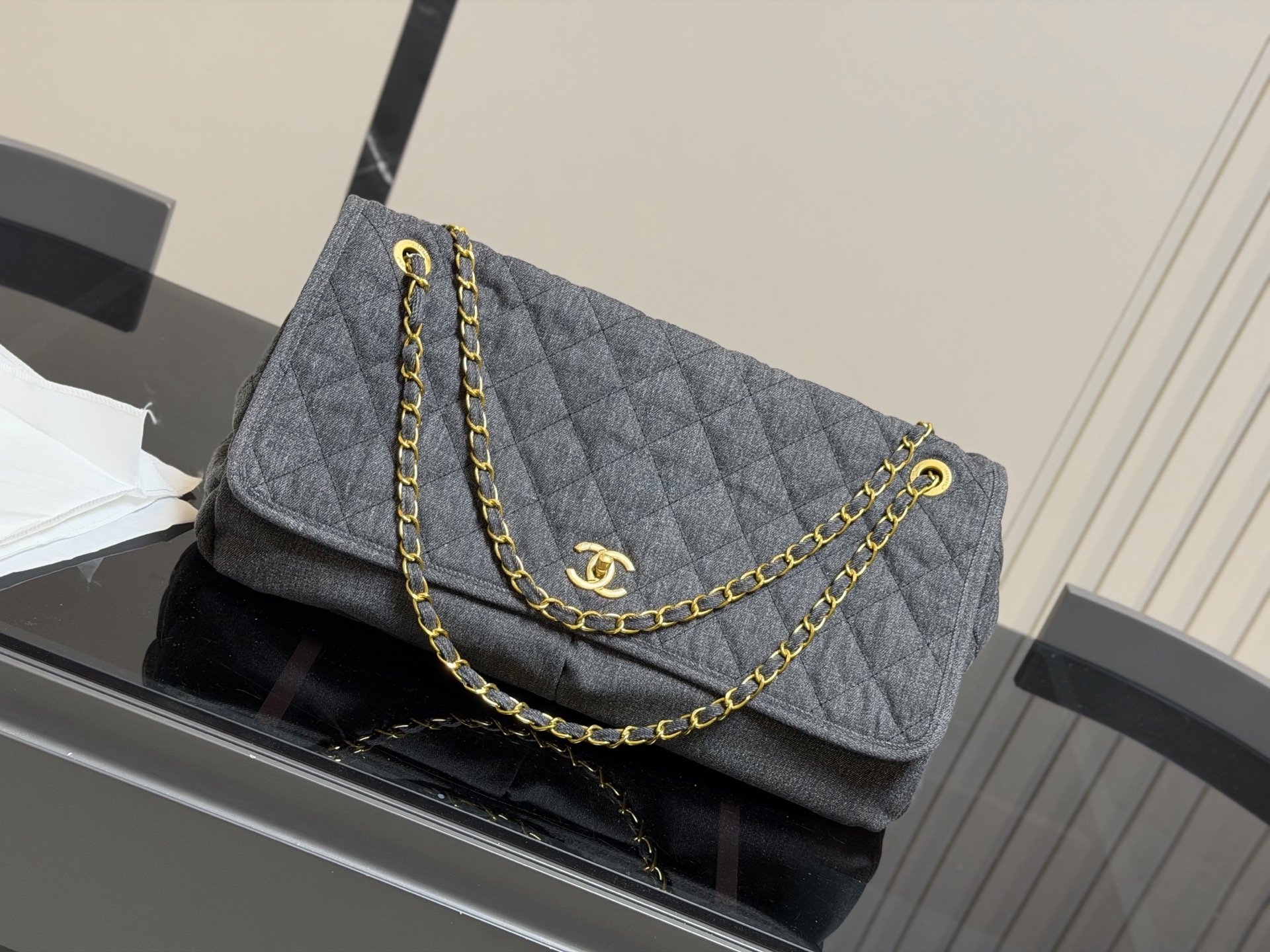 ¥190 香奈儿旅行袋 Chanel中古. 复古穿搭 牛仔系的搭配很适合 复古氛围感瞬间拉满 机场包40.25cm