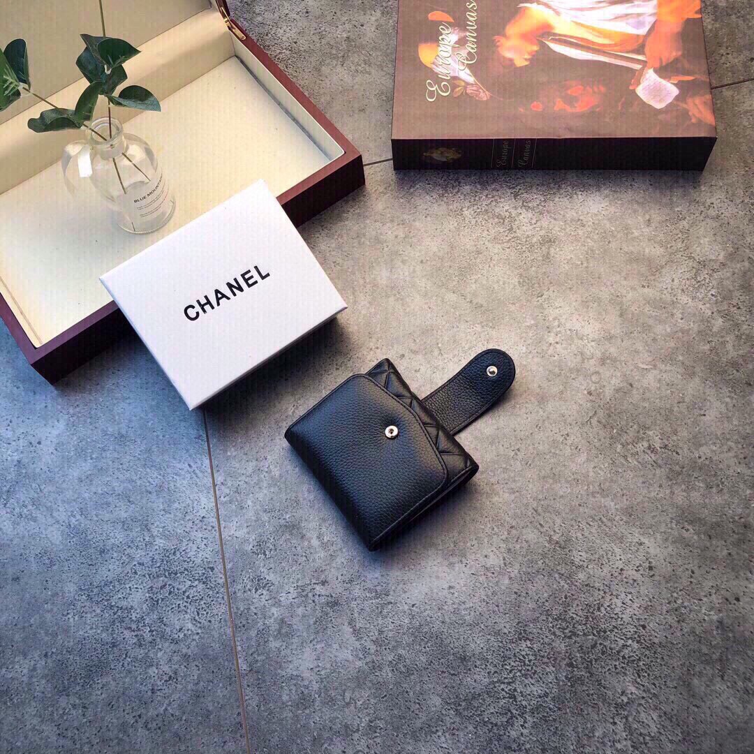 🎀🎀颜色 黑🎀尺寸 11x10🎀香奈儿爆款牛皮短款三折钱包🔥款式经典做工精细耐磨耐用手感极佳❤️p90
