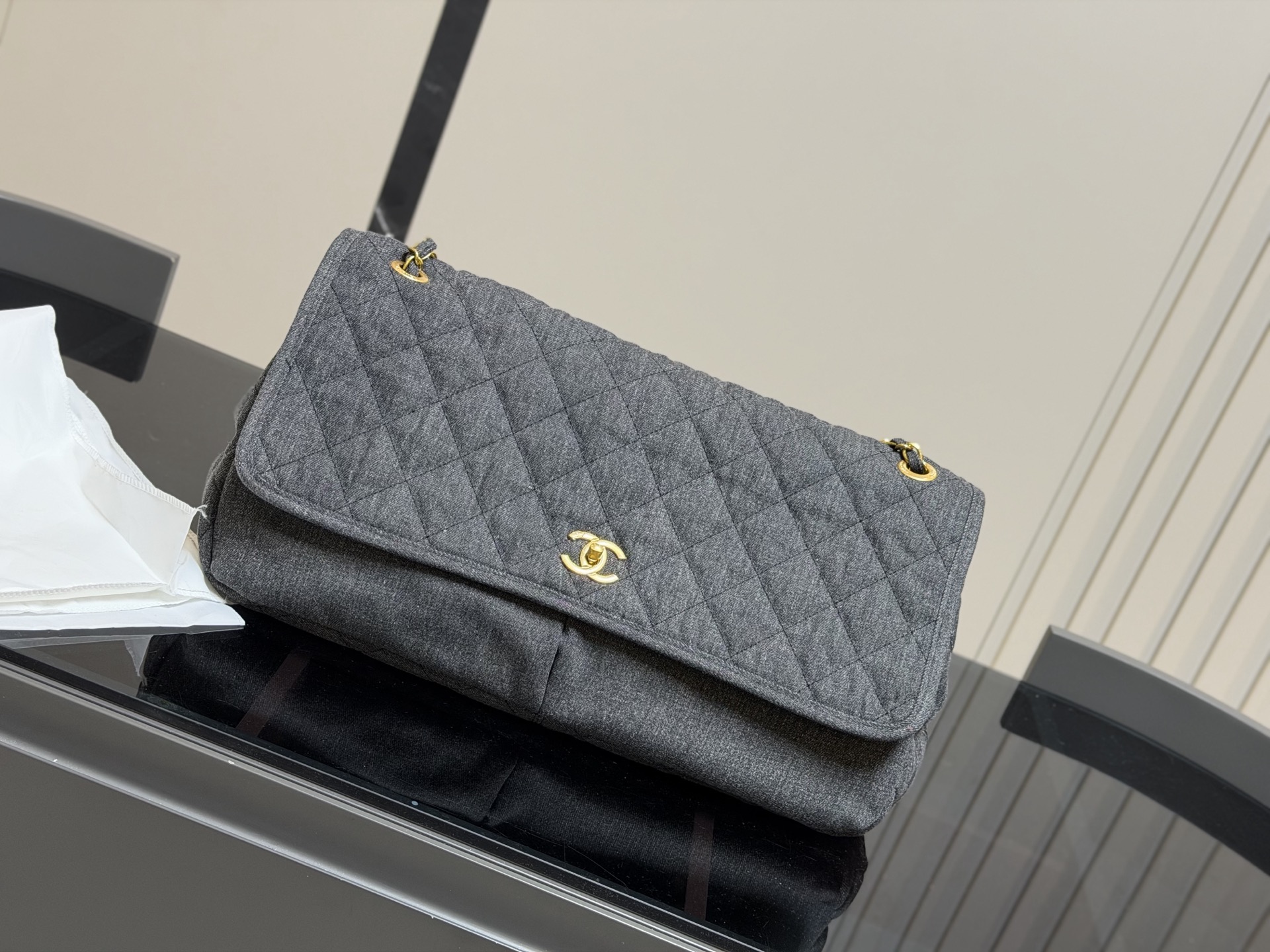 ¥190 香奈儿旅行袋 Chanel中古. 复古穿搭 牛仔系的搭配很适合 复古氛围感瞬间拉满 机场包40.25cm