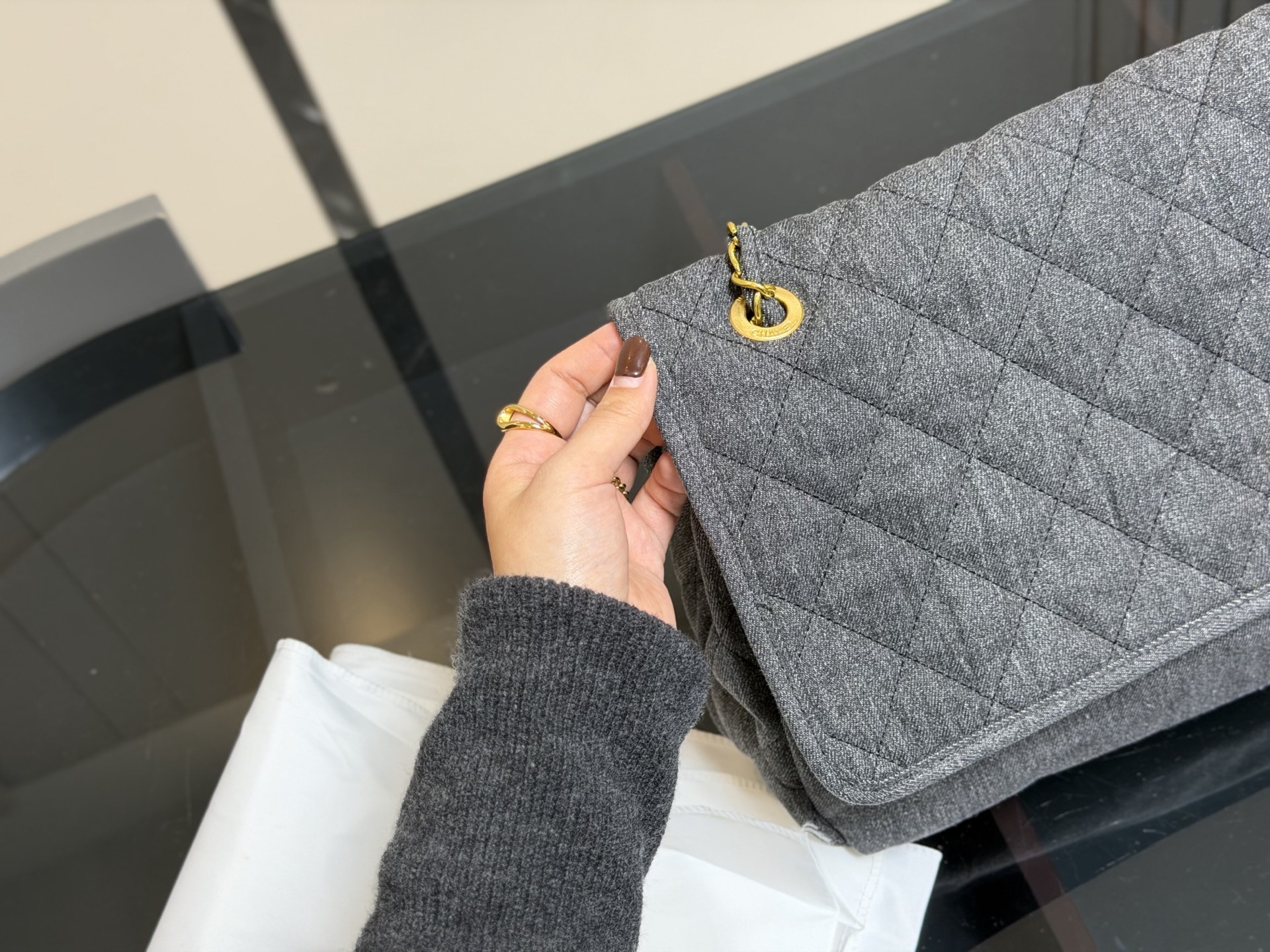 ¥190 香奈儿旅行袋 Chanel中古. 复古穿搭 牛仔系的搭配很适合 复古氛围感瞬间拉满 机场包40.25cm