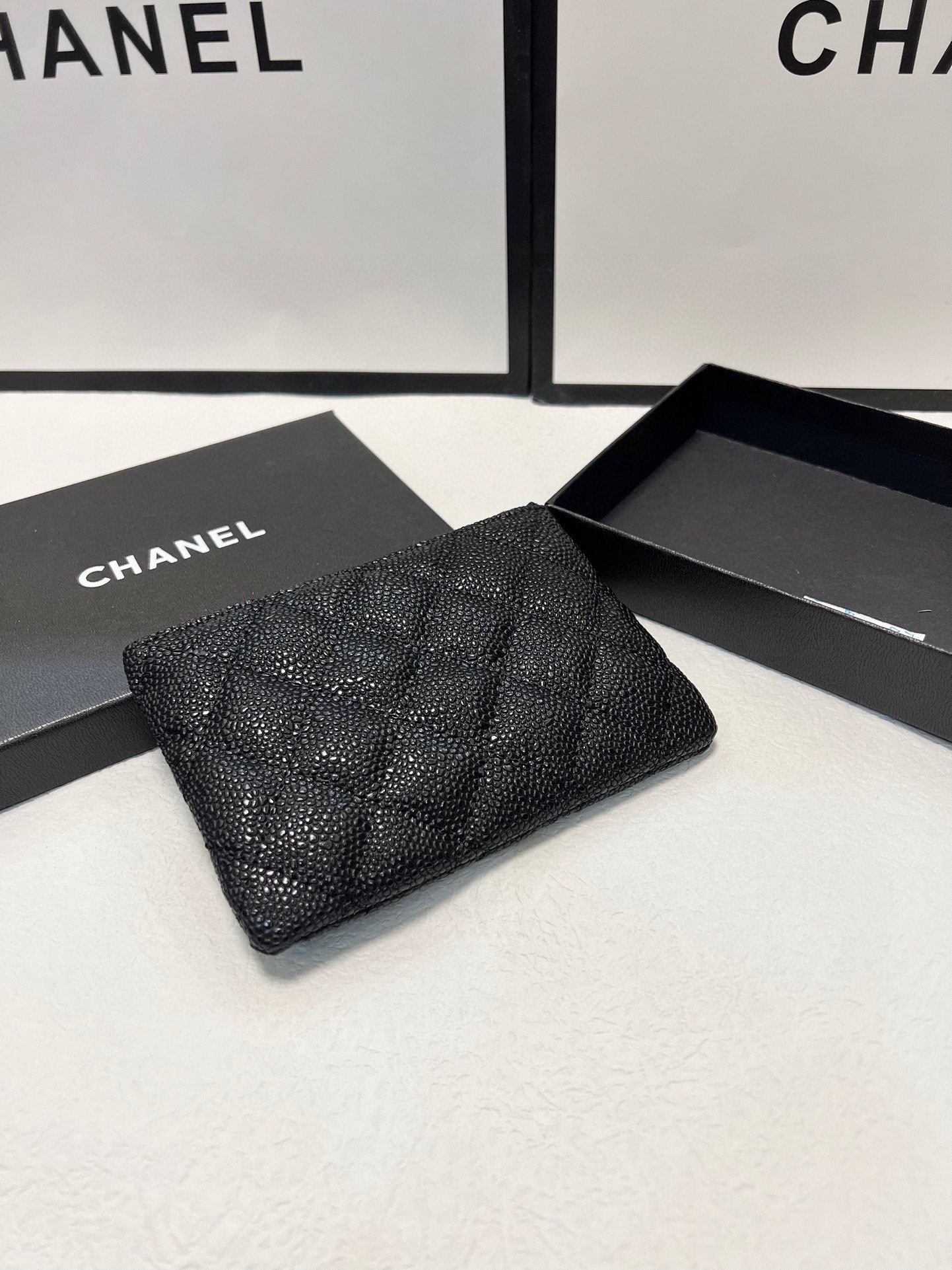 P65🎀🎀颜色 黑🎀尺寸 14.5x9🎀香奈儿鱼子酱牛皮🐑零钱包👍里外全皮🔥经典搭配，时尚百搭