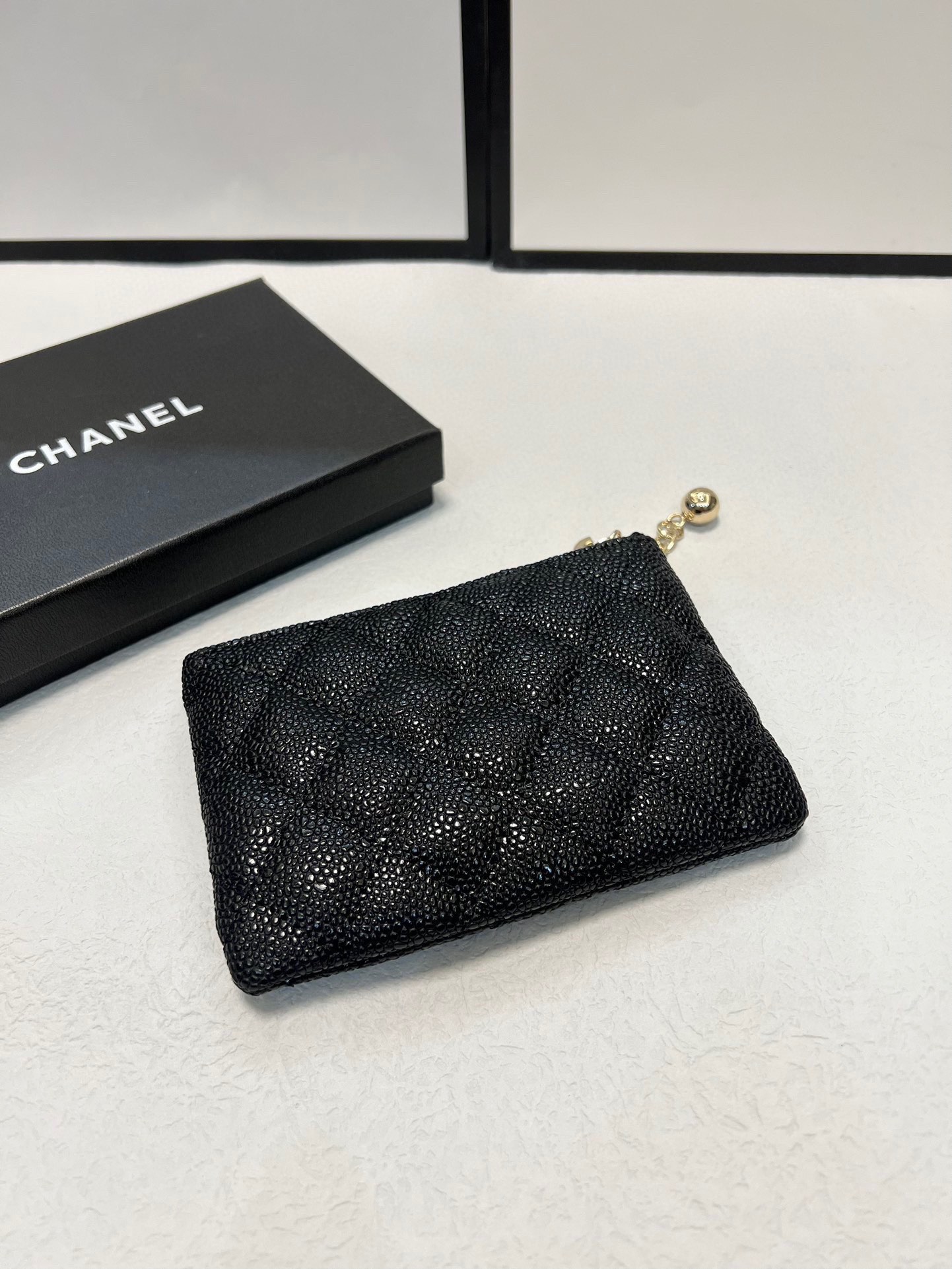 P65🎀🎀颜色 黑🎀尺寸 14.5x9🎀香奈儿鱼子酱牛皮🐑零钱包👍里外全皮🔥经典搭配，时尚百搭