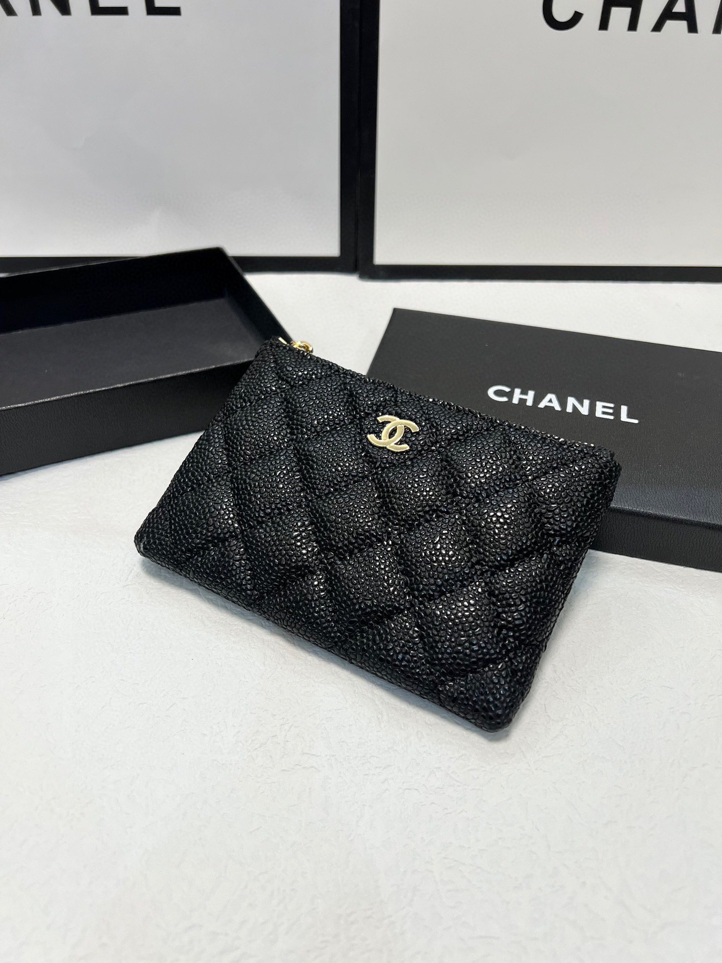 P65🎀🎀颜色 黑🎀尺寸 14.5x9🎀香奈儿鱼子酱牛皮🐑零钱包👍里外全皮🔥经典搭配，时尚百搭