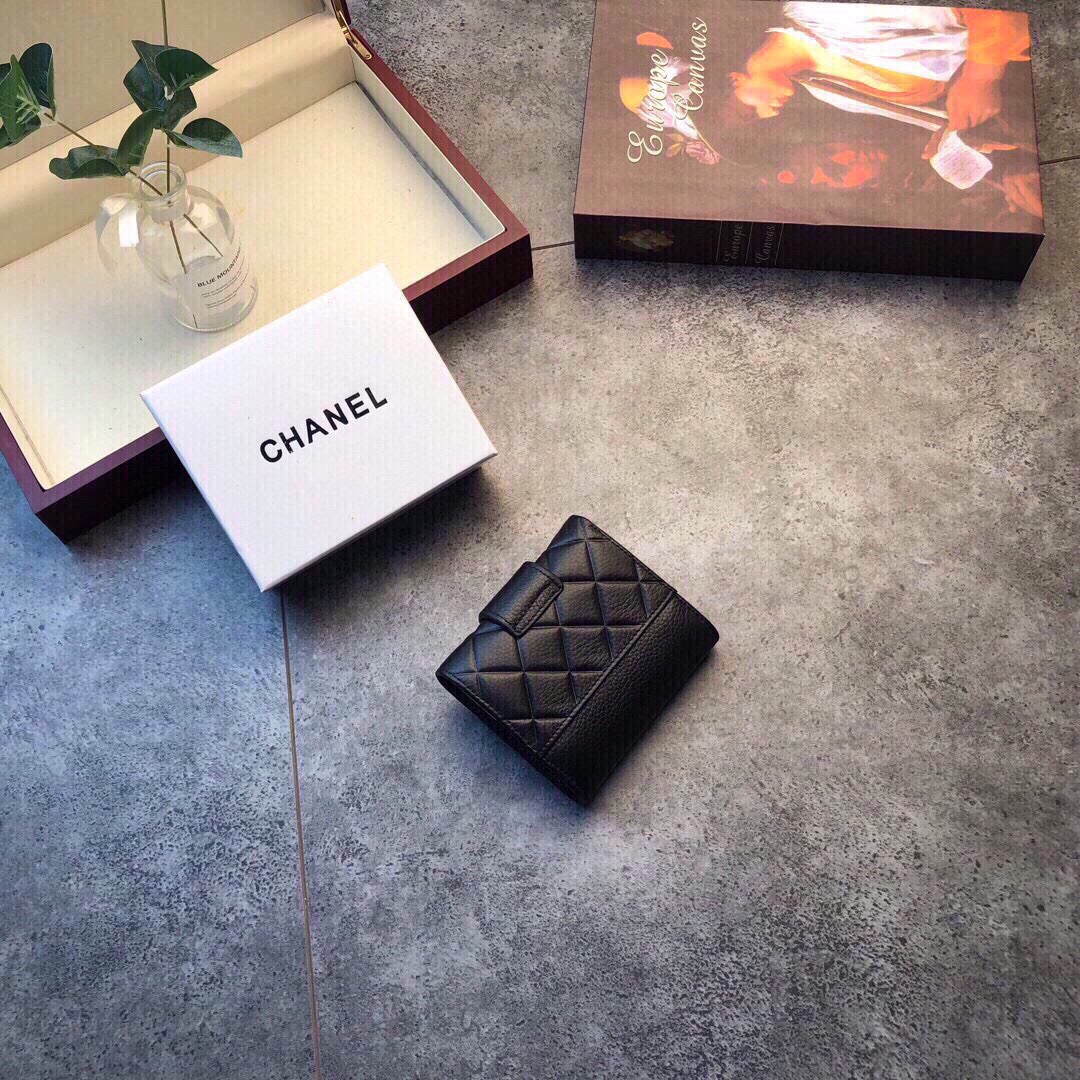 🎀🎀颜色 黑🎀尺寸 11x10🎀香奈儿爆款牛皮短款三折钱包🔥款式经典做工精细耐磨耐用手感极佳❤️p90