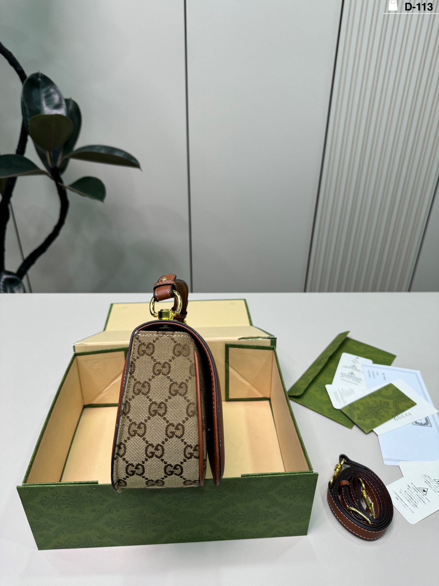 💰p140 D-113尺寸26&times;14折叠盒 Gucci 酷奇Blondie手提包 复古又时髦，辨识度超高! 通勤休闲都能搭。 搭配简约或复古风都很出彩，实用又吸睛，是时尚与功能兼备的必入单品!