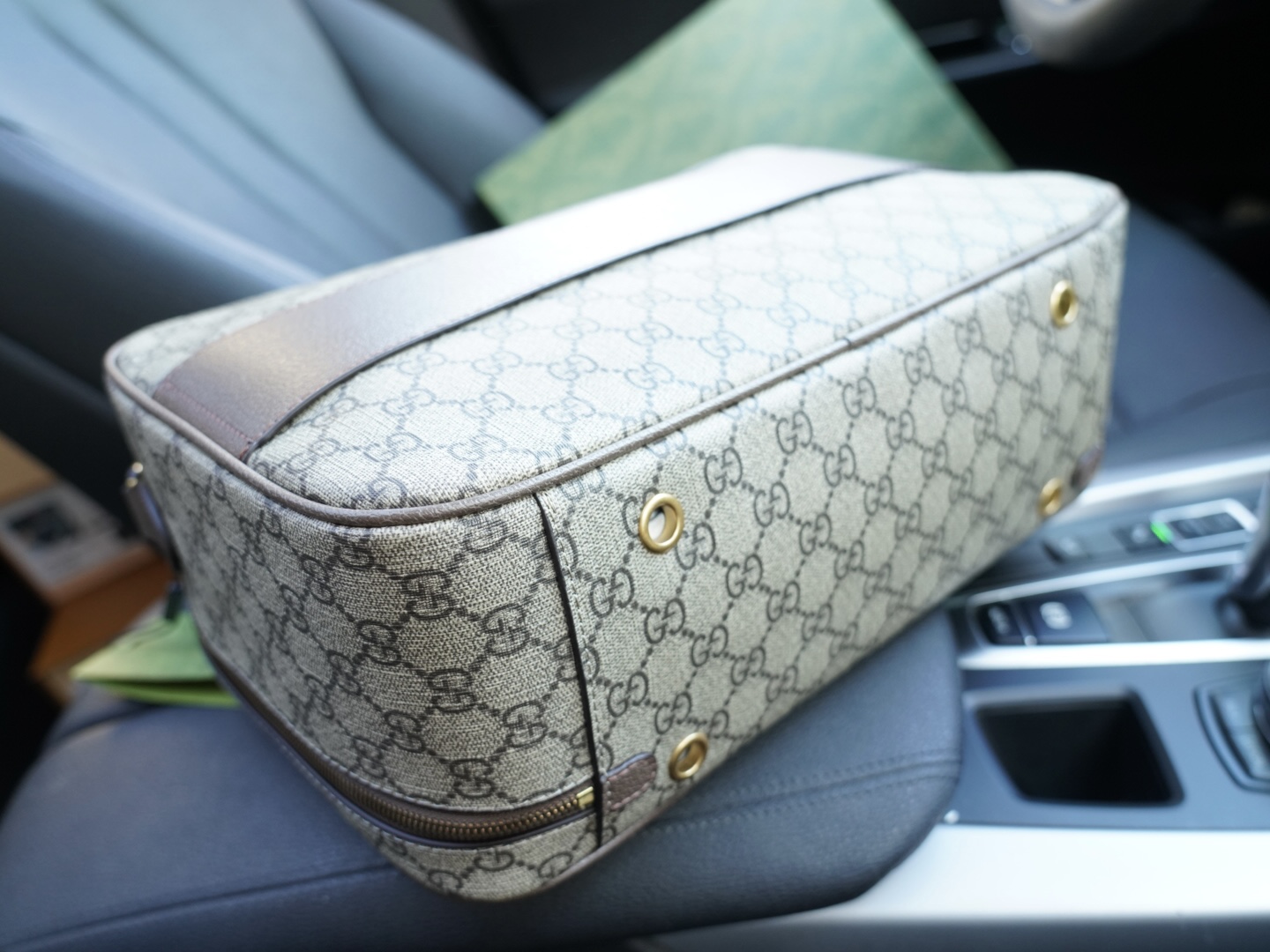 P180 🇮🇹 GUCCI 古驰 官网同步 高版本 斜挎单肩背包 永恒不过时的标志性产品 纯原单牛皮 顶级五金制作 非市面普通版本 今年最爱的款式 全部实拍 实用性非常高 完全不用担心穿搭 配全套包装礼品盒 【规格：36x22x12】