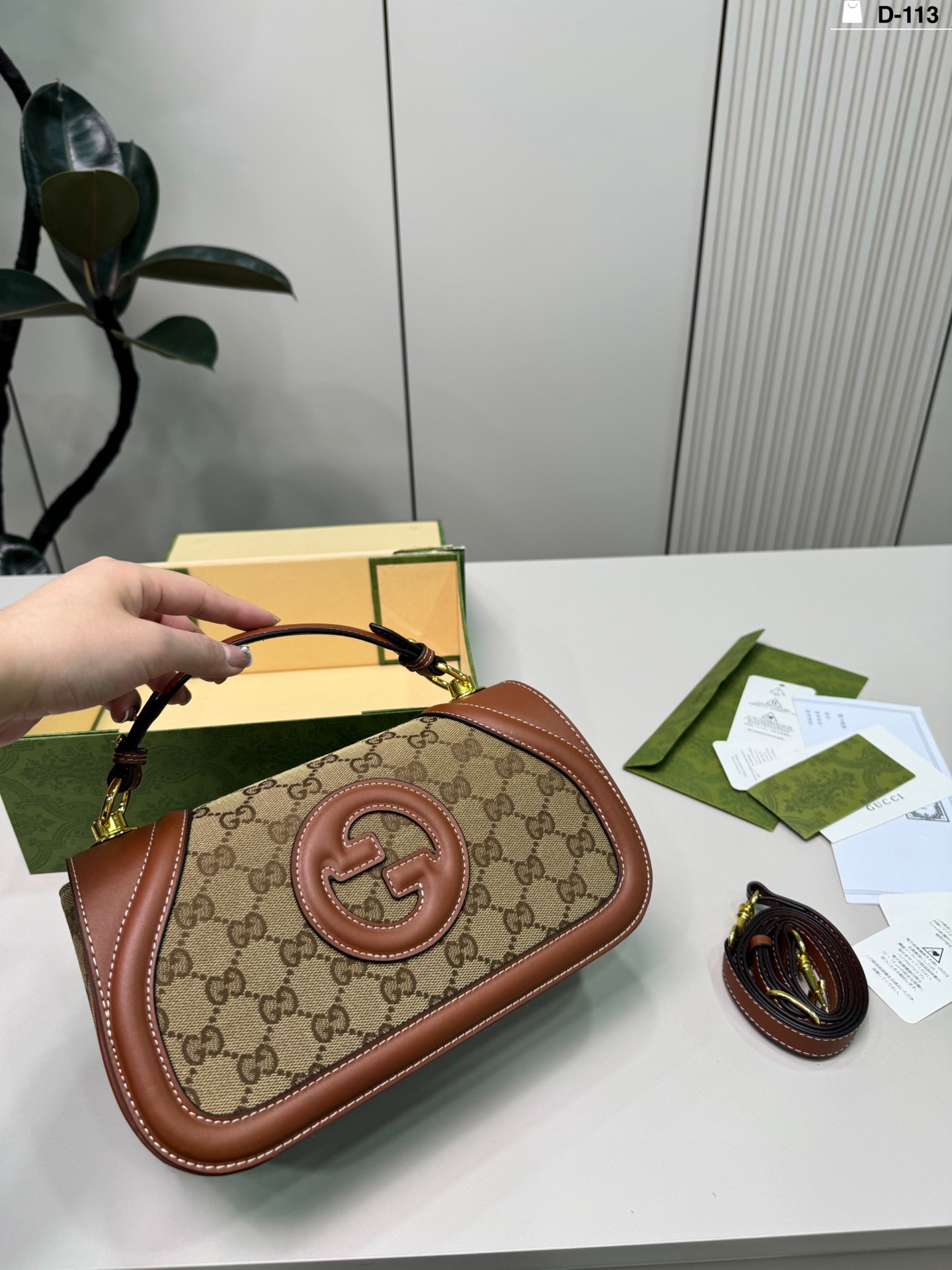 💰p140 D-113尺寸26&times;14折叠盒 Gucci 酷奇Blondie手提包 复古又时髦，辨识度超高! 通勤休闲都能搭。 搭配简约或复古风都很出彩，实用又吸睛，是时尚与功能兼备的必入单品!