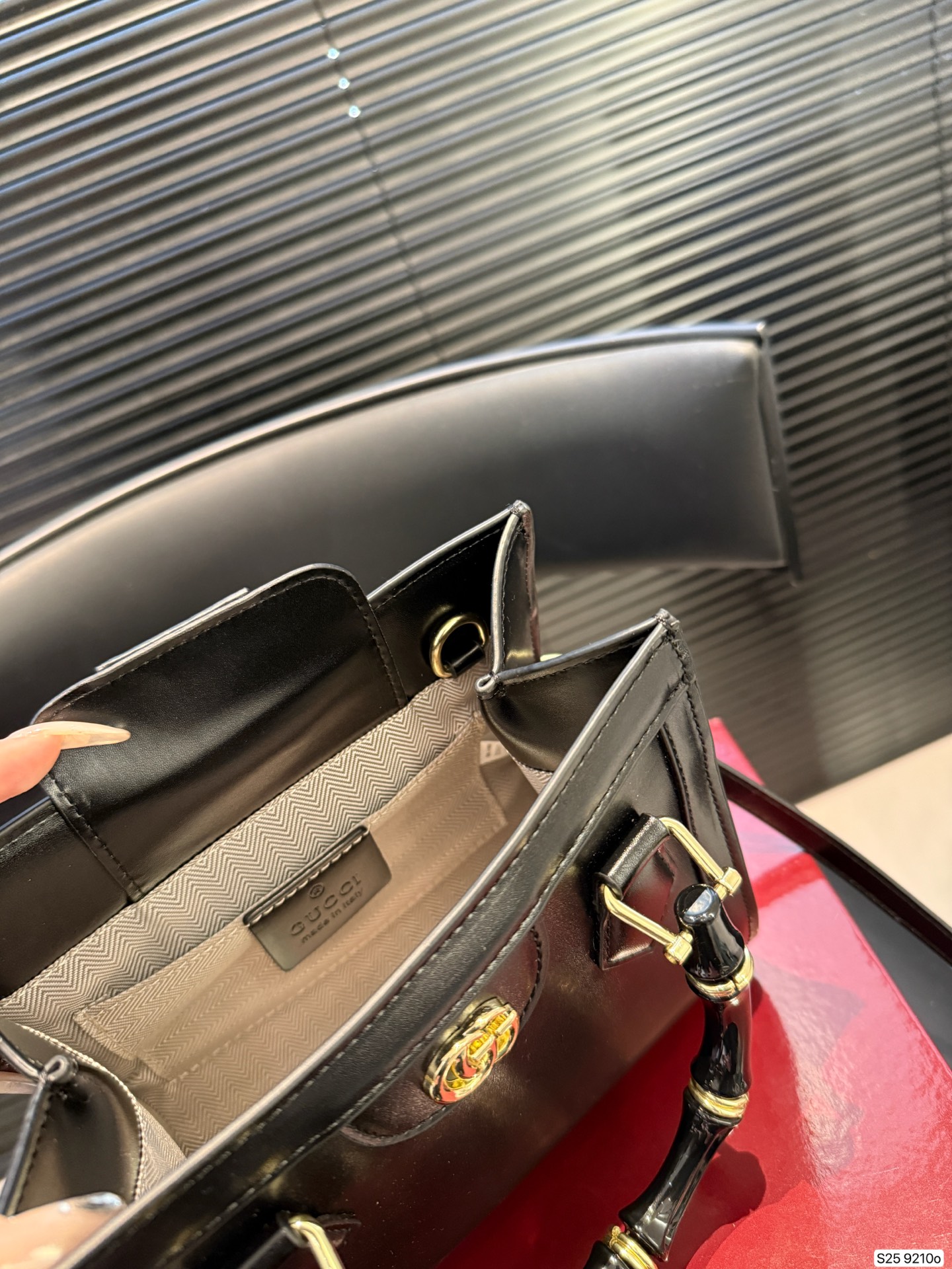 P175 配折叠盒子 酷奇 竹节手提Gucci Diana购物袋 最新系列，这个款复古韵味特别浓，对版五金 原版内里！上身效果也超赞，主要以精致特别的五金来提升整体质感。尺寸 19 16货号9210