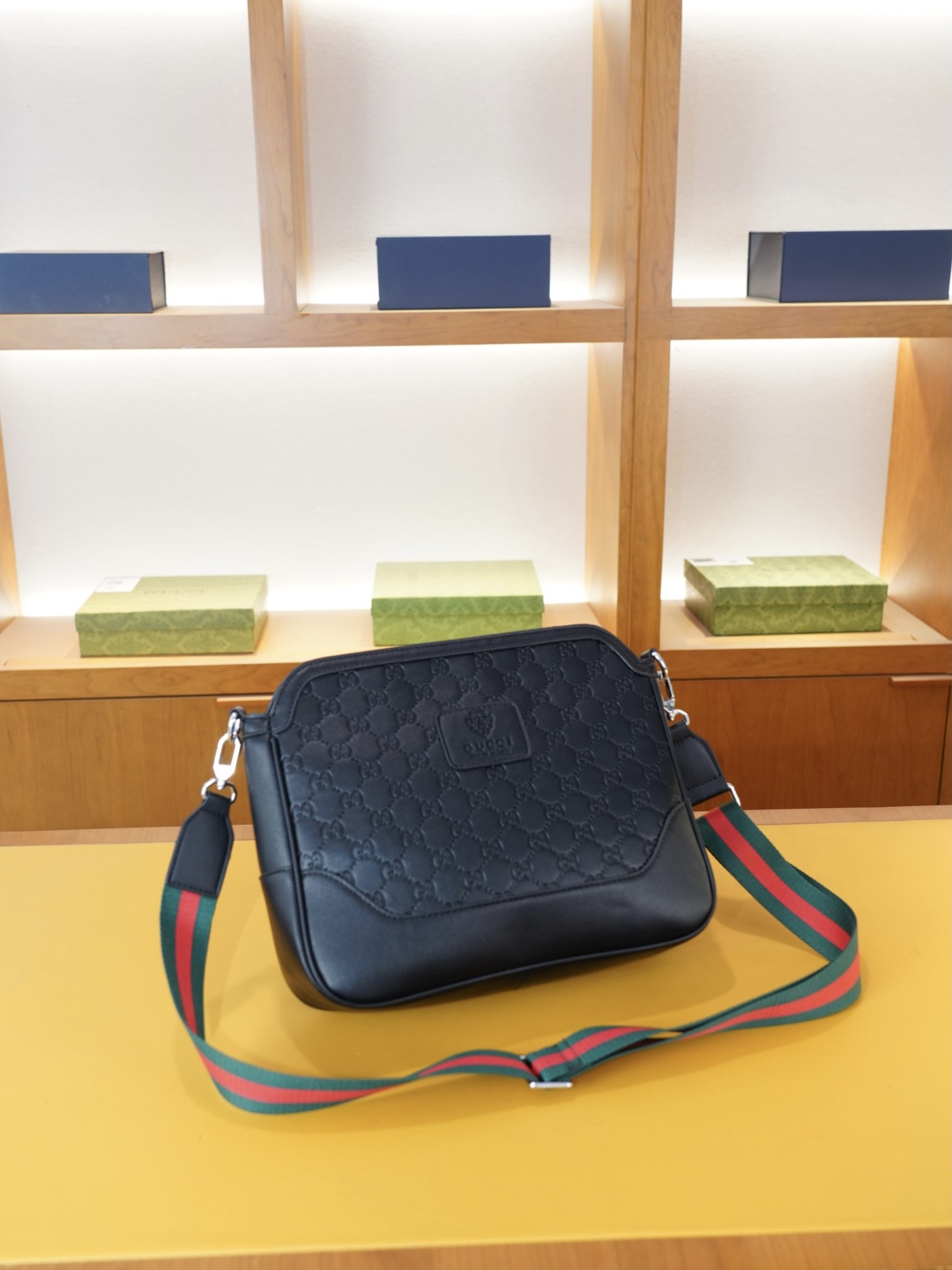 P125 🇮🇹 古驰 官网同步 高版本 斜挎单肩背包 永恒不过时的标志性产品 纯原单小牛皮 顶级五金制作 非市面普通版本 今年GUCCI最爱的款式 全部实拍 实用性非常高 完全不用担心穿搭【规格：29x24x8】