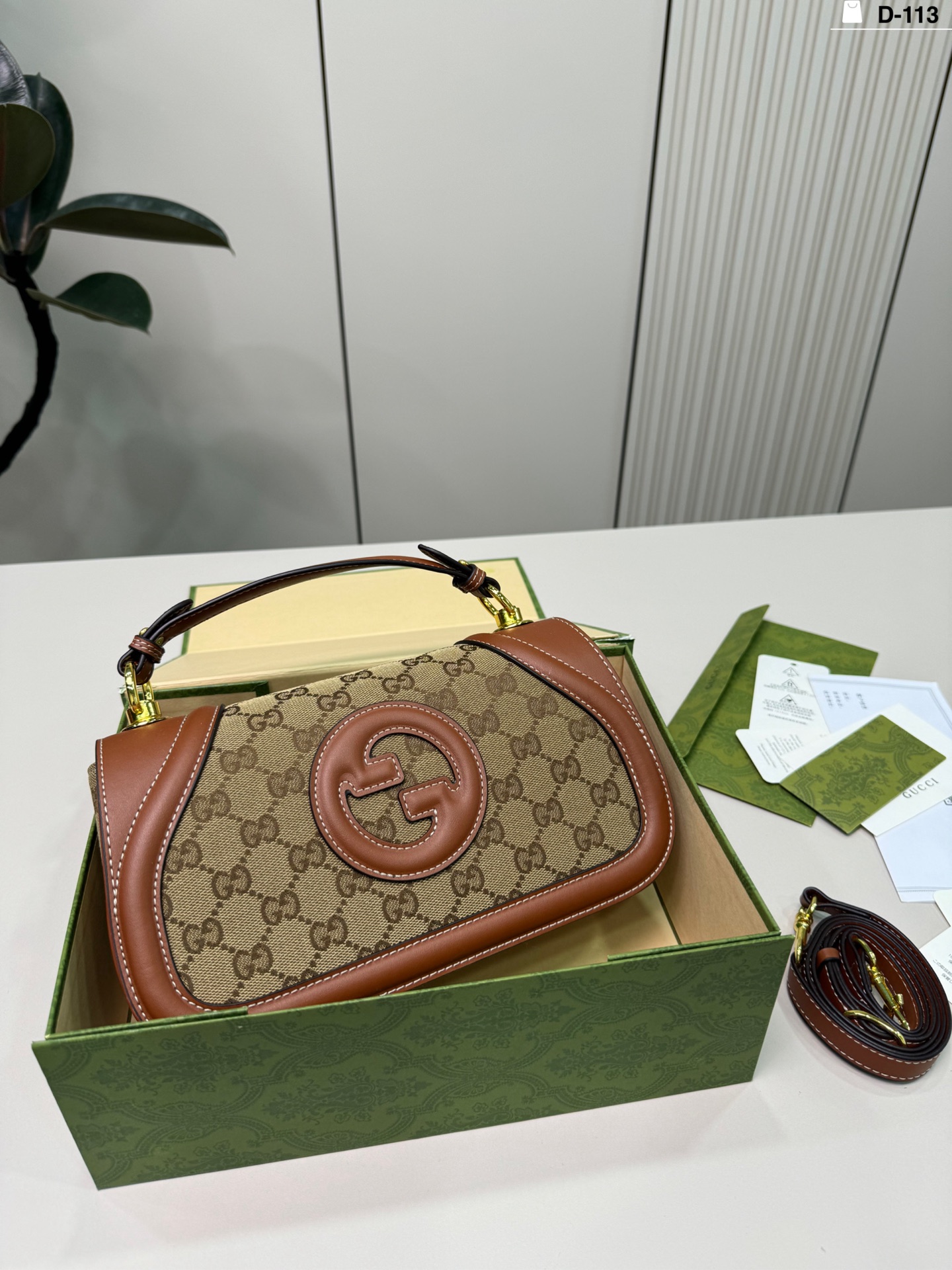 💰p140 D-113尺寸26&times;14折叠盒 Gucci 酷奇Blondie手提包 复古又时髦，辨识度超高! 通勤休闲都能搭。 搭配简约或复古风都很出彩，实用又吸睛，是时尚与功能兼备的必入单品!