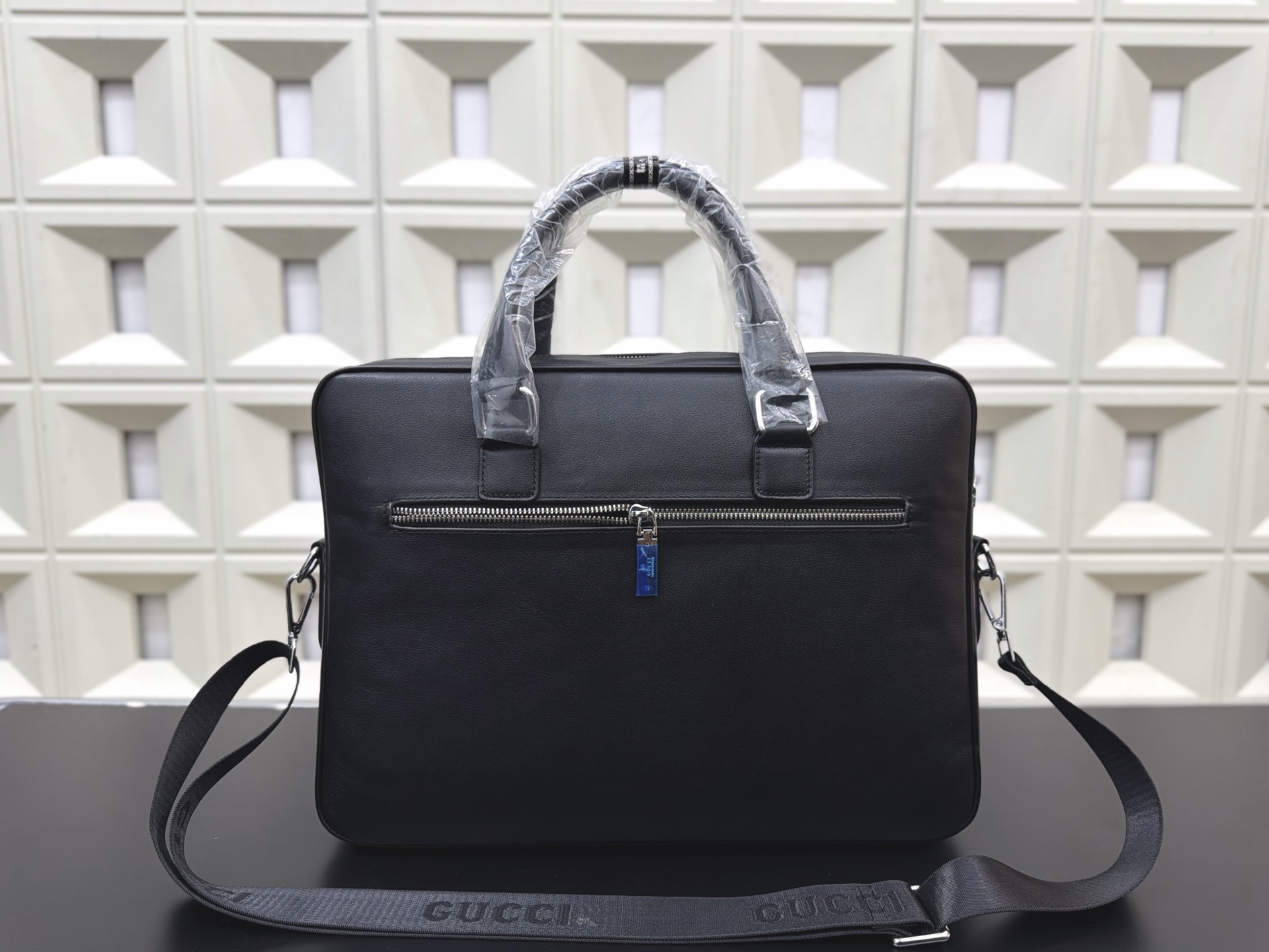 P165 Gucci 古奇 GG牛皮公文包 男包 电脑包 手提包 经典百搭 实物拍摄 原厂原版面料 高端品质 配送防尘袋 28 x 38 cm。