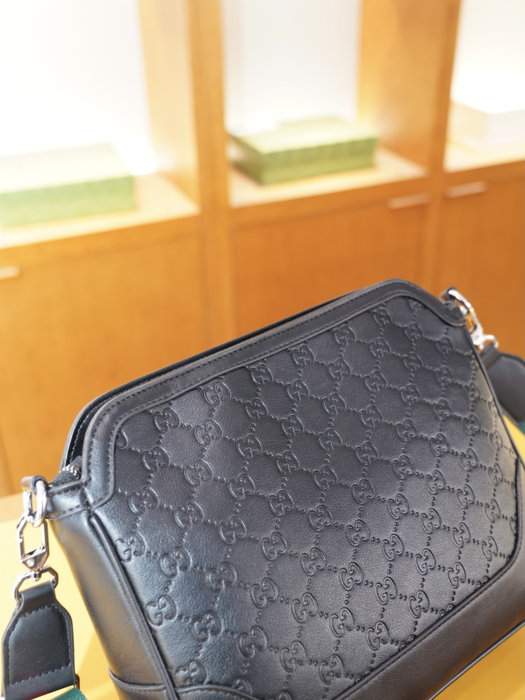 P125 🇮🇹 古驰 官网同步 高版本 斜挎单肩背包 永恒不过时的标志性产品 纯原单小牛皮 顶级五金制作 非市面普通版本 今年GUCCI最爱的款式 全部实拍 实用性非常高 完全不用担心穿搭【规格：29x24x8】