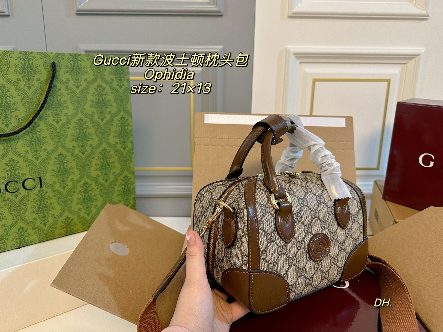 P165(折叠盒飞机盒) size:21×13 GUCCI古驰新款ophidia 波士顿枕头包💕 经典老花设计 辨识度超高~ 空间超级大,可适用短途旅行 百搭又耐看✨,撞包几率也很低! 经典包型 追求个性的仙女可以冲‼️