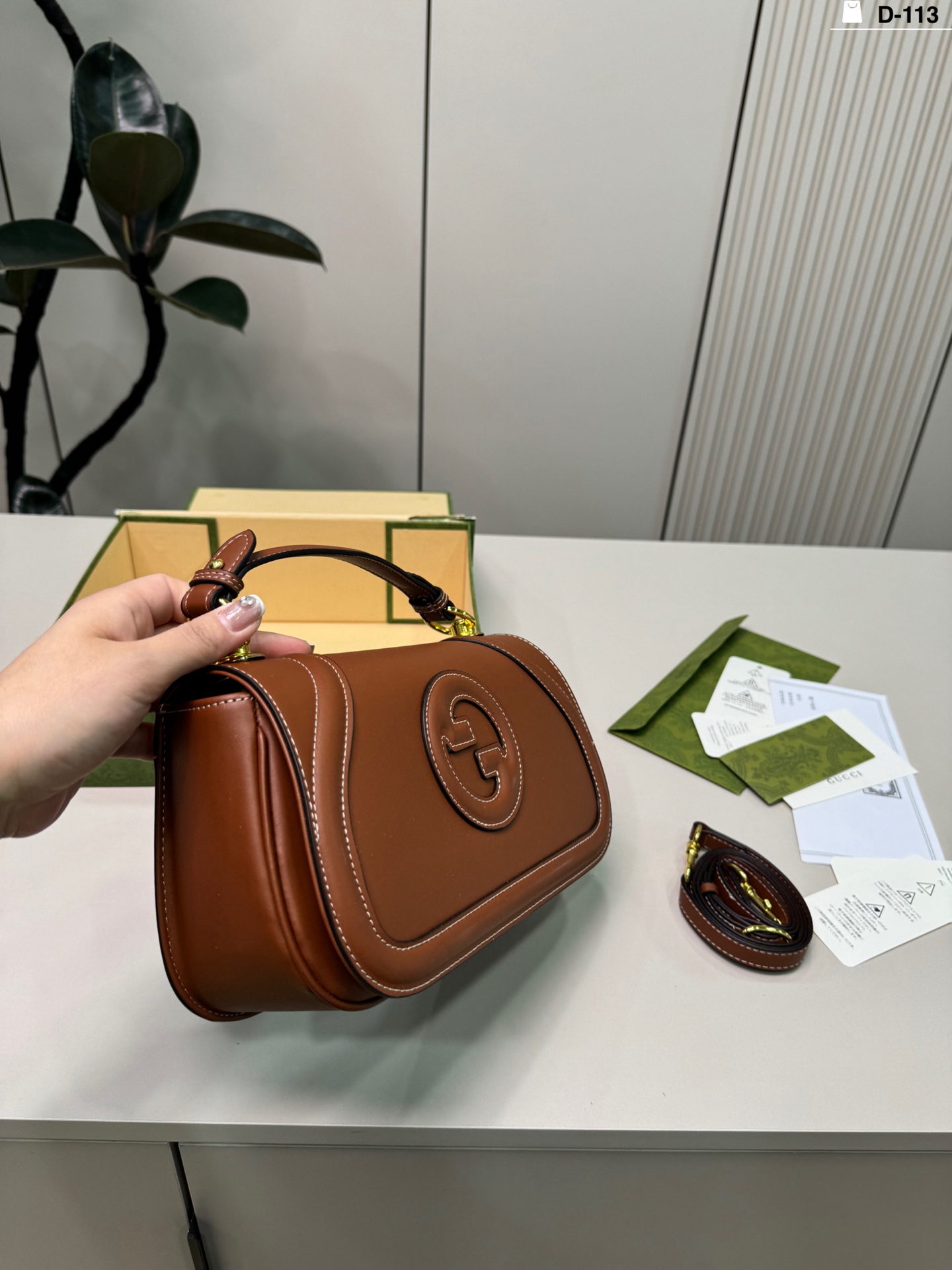 💰p140 D-113尺寸26&times;14折叠盒 Gucci 酷奇Blondie手提包 复古又时髦，辨识度超高! 通勤休闲都能搭。 搭配简约或复古风都很出彩，实用又吸睛，是时尚与功能兼备的必入单品!