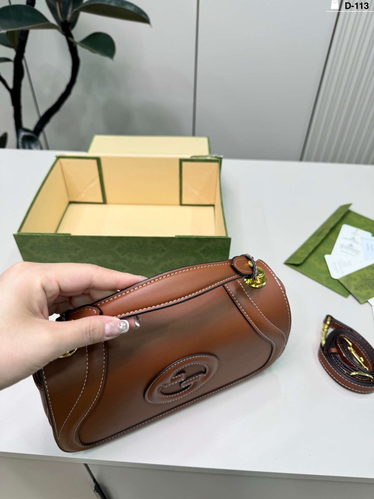 💰p140 D-113尺寸26&times;14折叠盒 Gucci 酷奇Blondie手提包 复古又时髦，辨识度超高! 通勤休闲都能搭。 搭配简约或复古风都很出彩，实用又吸睛，是时尚与功能兼备的必入单品!