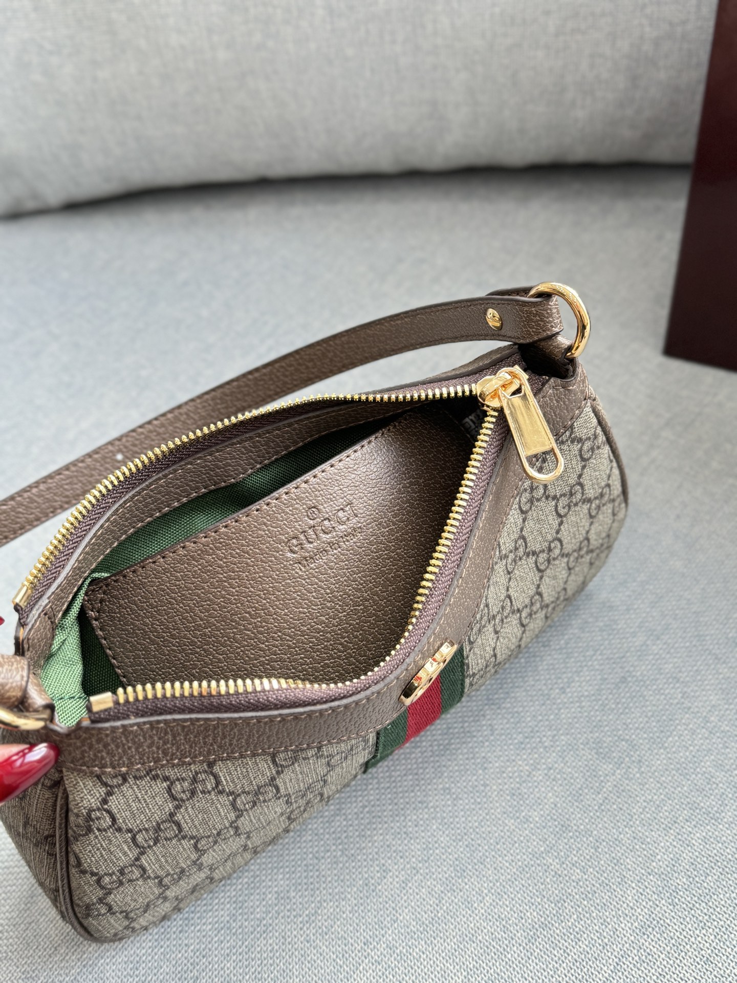 牛皮💰160 全套礼盒 size：26.5&times;15.5 GUCCI古驰 Ophidia 麻将包腋下包手提包 芯片版本 双链条可闲可甜 手提 腋下都可 复古范儿 可盐可甜可复古😍放心冲~ 容量很适合日常通勤～ 冷门小众不撞款. 老花复古时髦感拉满