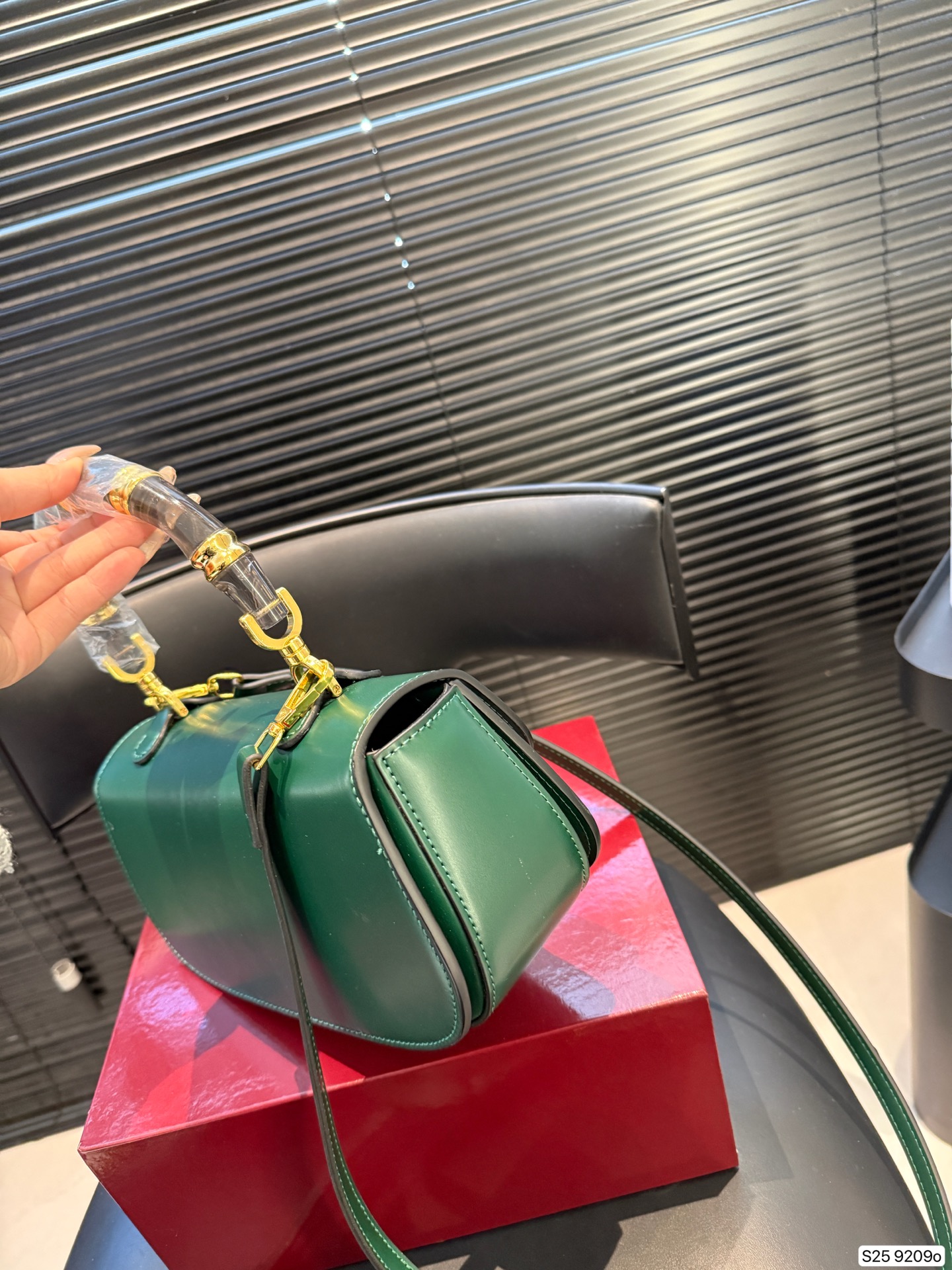 P175 配折叠盒 竹节包超级亮眼的绿色/Gucci bamboo Gucci古驰Bamboo竹节包 新款绿色 手提单肩斜挎包 超级好看 尺寸25.5 15 货号9209