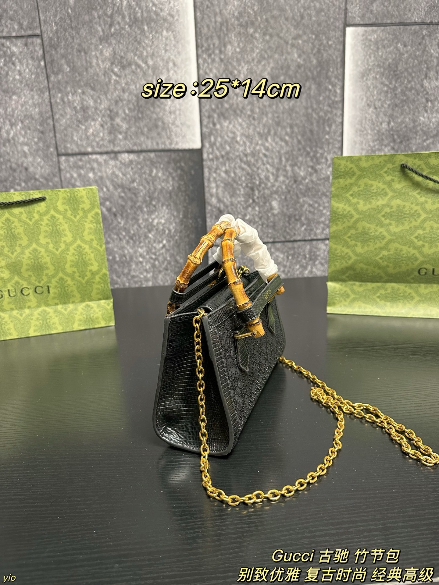 P160配盒 Gucci 古驰 竹节包 Gucci古驰Diana满钻竹节托特包💕自带亮闪闪效果的托特包👜简洁的翻盖设计，复古又经典的竹节手提把，设计感直接拉🈵️颜值、辨识度和实用性兼具，这个款复古韵味特别浓，上身效果也超赞，主要以精致特别的五金来提升整体质感 尺寸：25*14cm