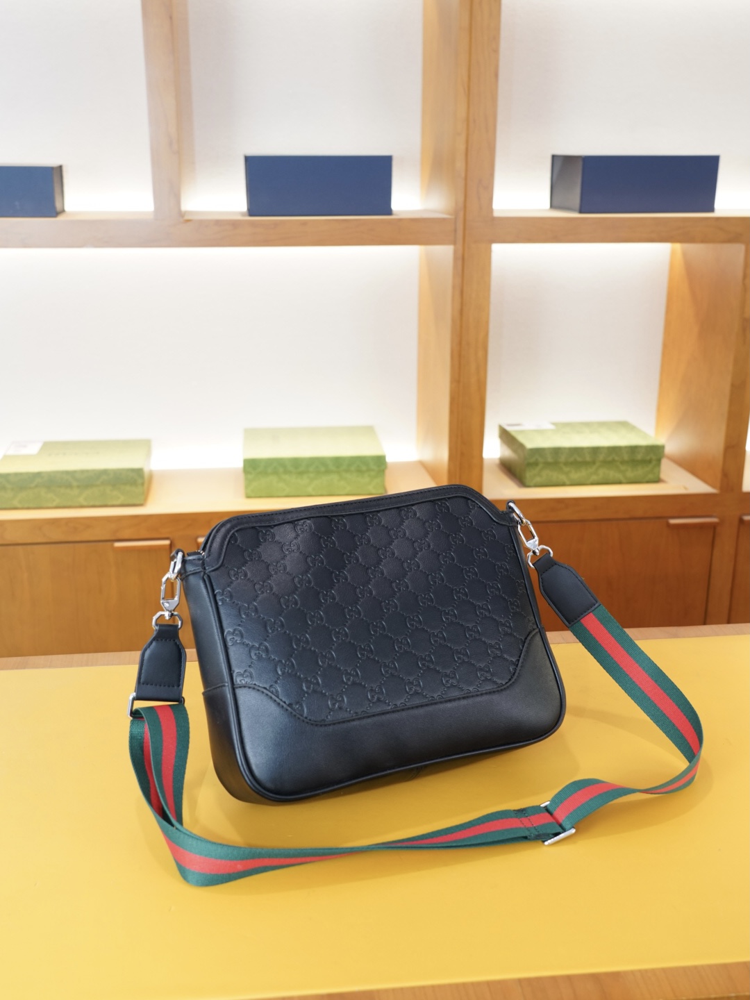 P125 🇮🇹 古驰 官网同步 高版本 斜挎单肩背包 永恒不过时的标志性产品 纯原单小牛皮 顶级五金制作 非市面普通版本 今年GUCCI最爱的款式 全部实拍 实用性非常高 完全不用担心穿搭【规格：29x24x8】