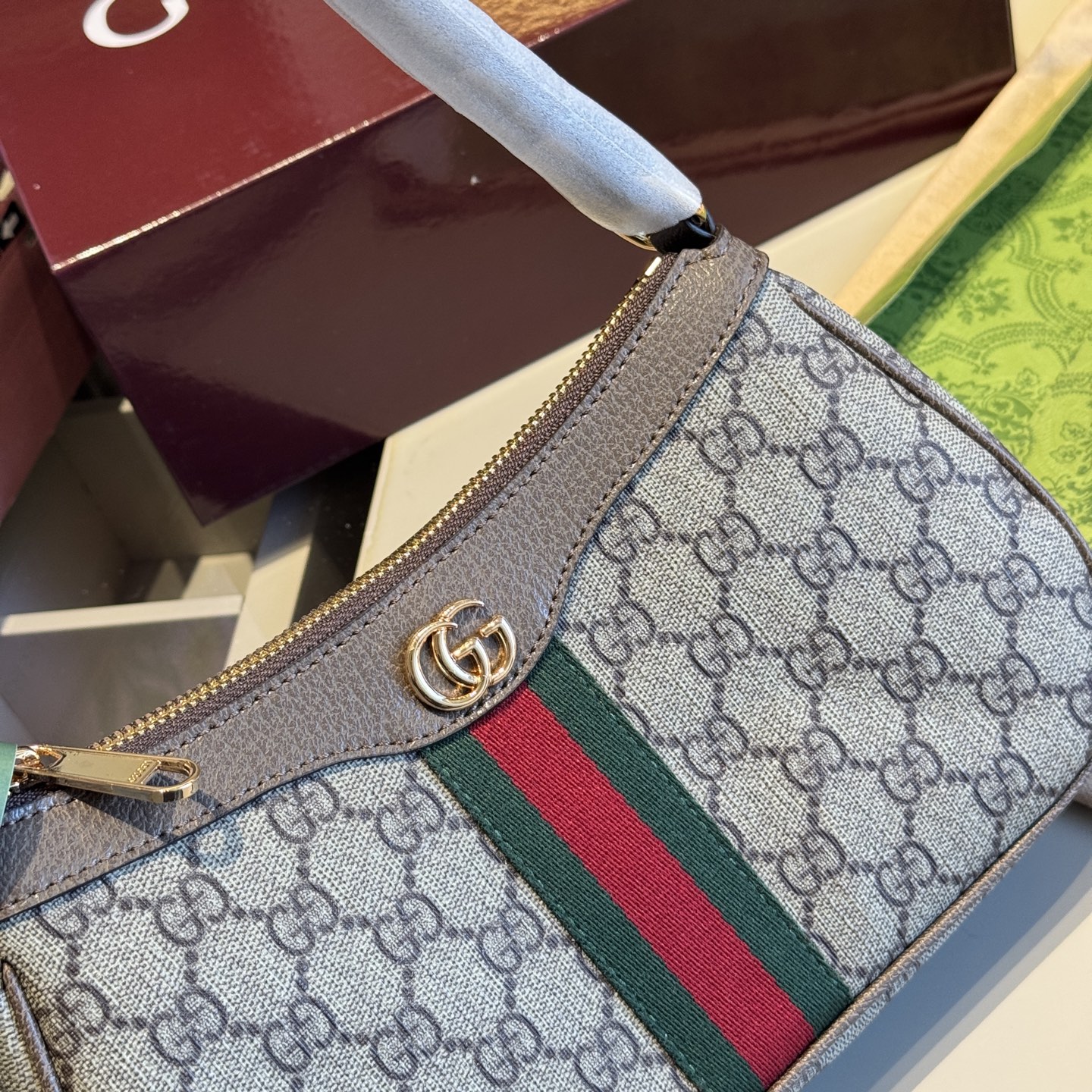 🅿️170✅牛皮系列🔜 顶级货🔥全套包装‼️芯片扫码‼️ GUCCI 专柜经典Ophidia系列腋下包💕明星同款！配长带！高端货！原版头层牛皮！各大明星追捧的爆款～采用顶级原版五金配件！经典logo！顶级做工！堪比专柜品质✈️原版飞机盒🎁原版折叠礼盒包装（size：25*15*6）