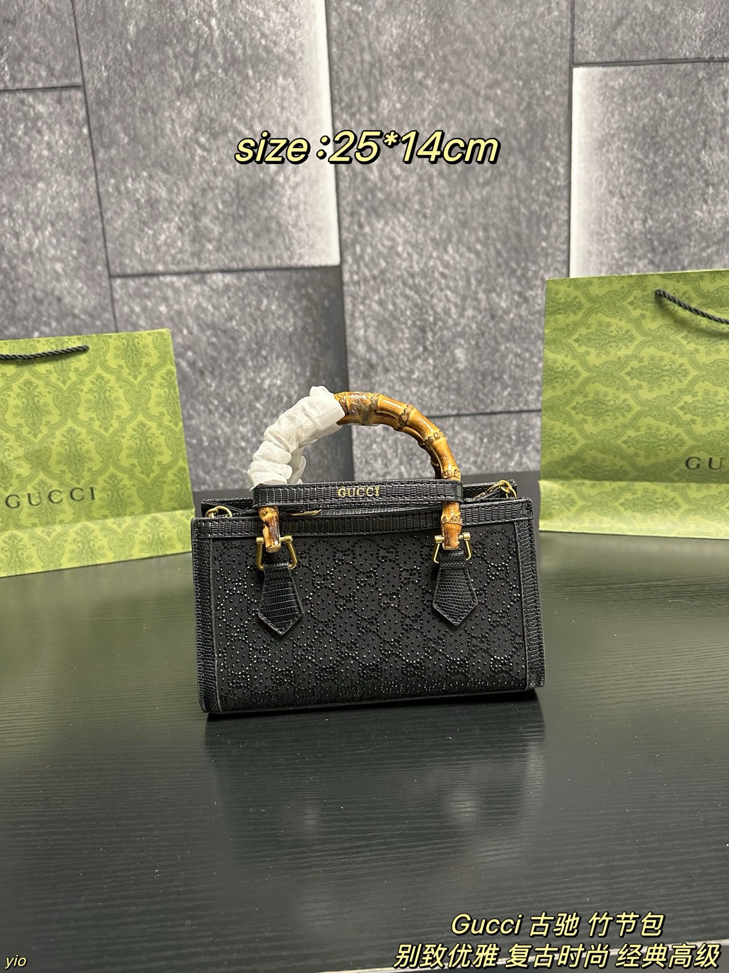 P160配盒 Gucci 古驰 竹节包 Gucci古驰Diana满钻竹节托特包💕自带亮闪闪效果的托特包👜简洁的翻盖设计，复古又经典的竹节手提把，设计感直接拉🈵️颜值、辨识度和实用性兼具，这个款复古韵味特别浓，上身效果也超赞，主要以精致特别的五金来提升整体质感 尺寸：25*14cm
