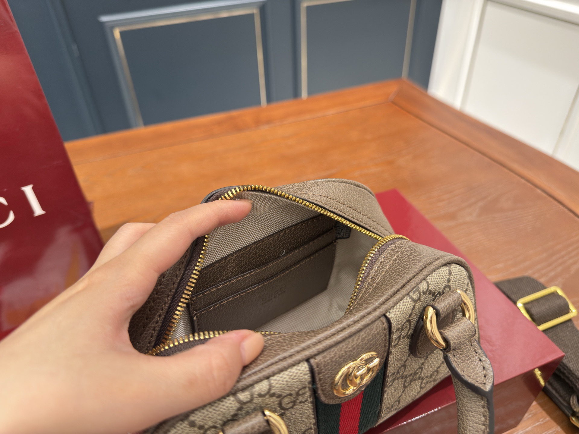 （飞机盒折叠盒⚠️）p165 Gucci 保龄球 枕头包 一整个被爱住拿捏舒适下午茶氛围日常百搭 经典简洁 尺寸：21.5 13